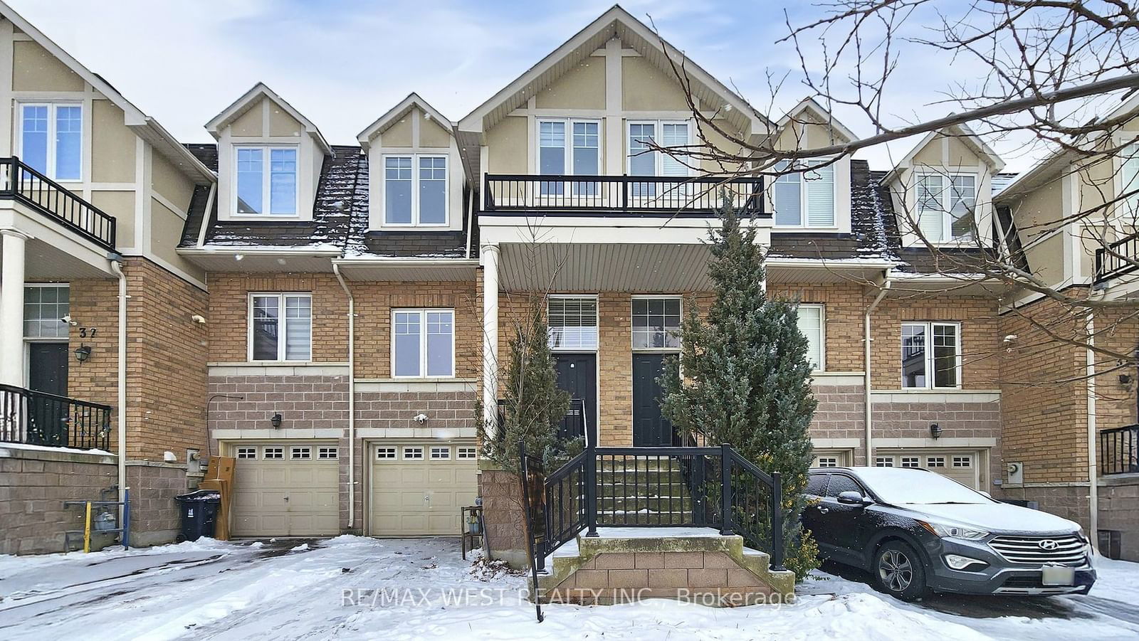 Townhouse for sale at 35 Bell Estate Road, Toronto, Clairlea-Birchmount, M1L 0E2 - MLS: E11928708