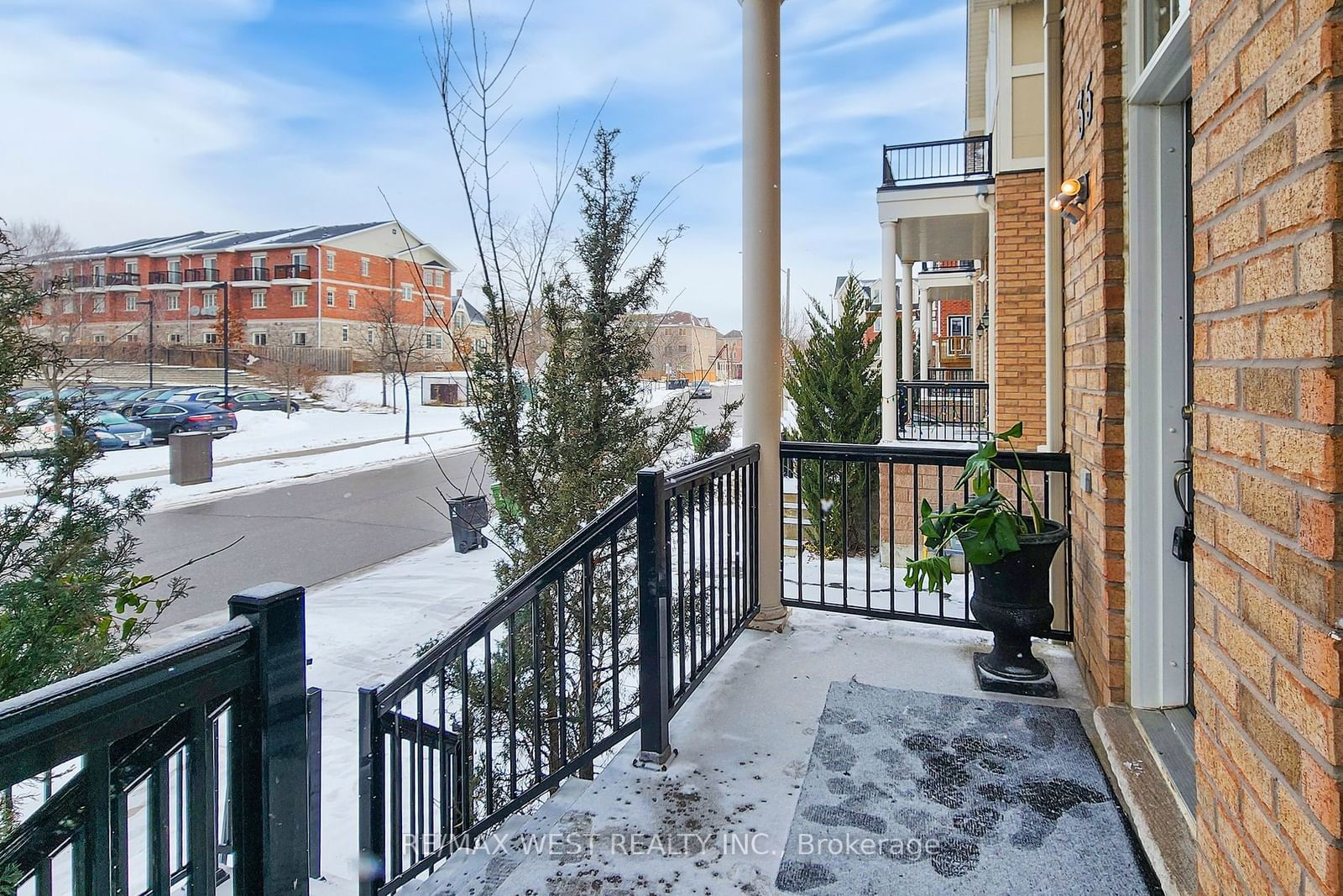 Townhouse for sale at 35 Bell Estate Road, Toronto, Clairlea-Birchmount, M1L 0E2 - MLS: E11928708