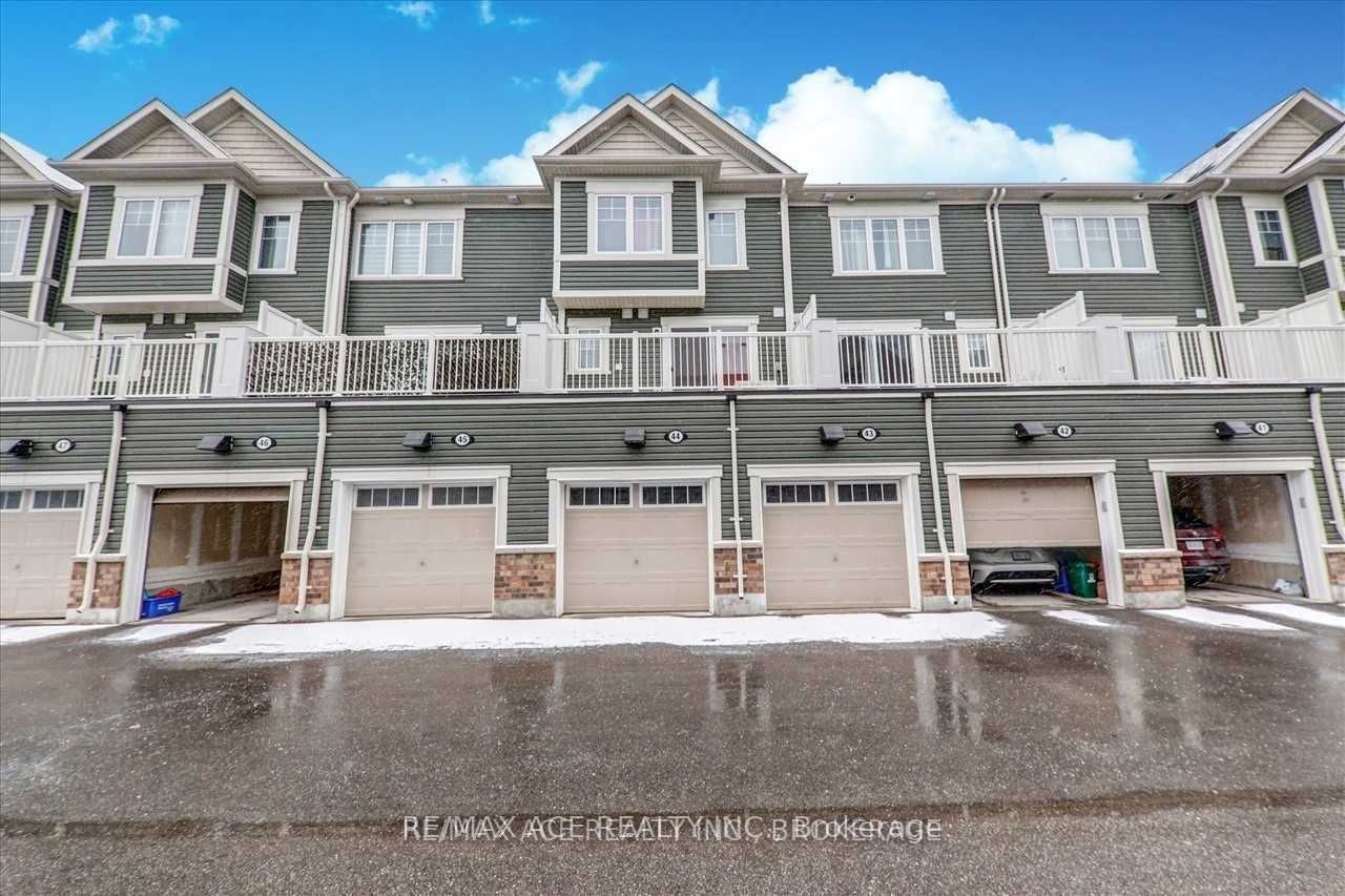 Townhouse for lease at 44-2500 Hill Rise Court, Oshawa, Windfields, L1L 0M6 - MLS: E11928909