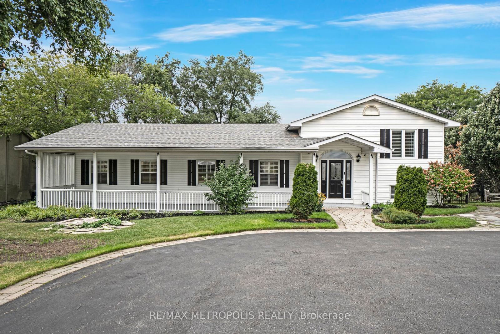 Building at 1872 Appleview Road, Pickering, Dunbarton