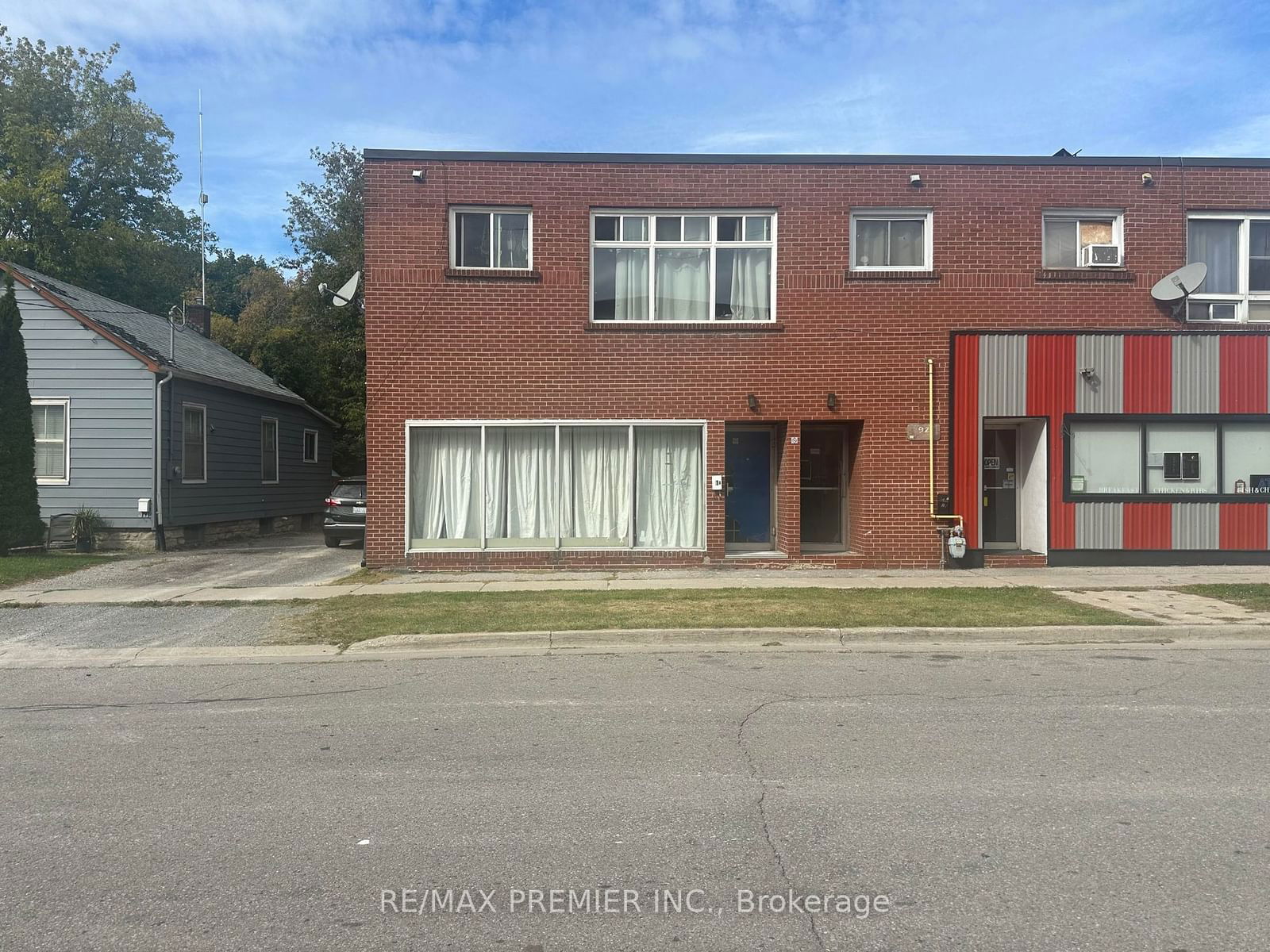 Semi-Detached House for lease at 92 Wolfe Street, Oshawa, Lakeview, L1H 3T6 - MLS: E11929058