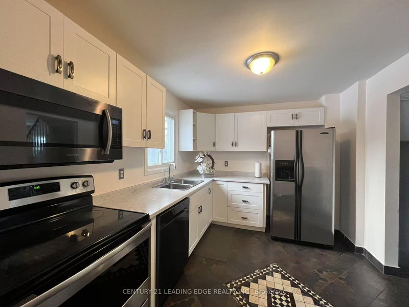 516 Alder Crt, Pickering, L1V 4T1 | Image 2