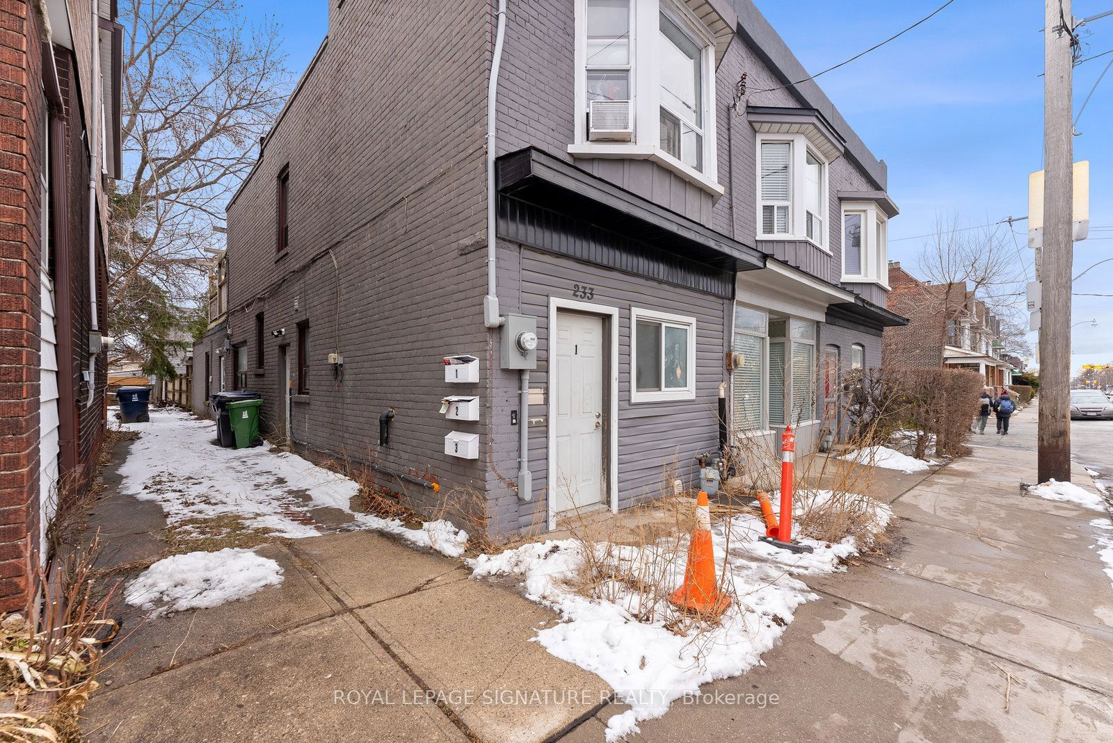 Townhouse leased at 1-233 Greenwood Avenue, Toronto, Greenwood-Coxwell, M4L 2R4 - MLS: E11930789