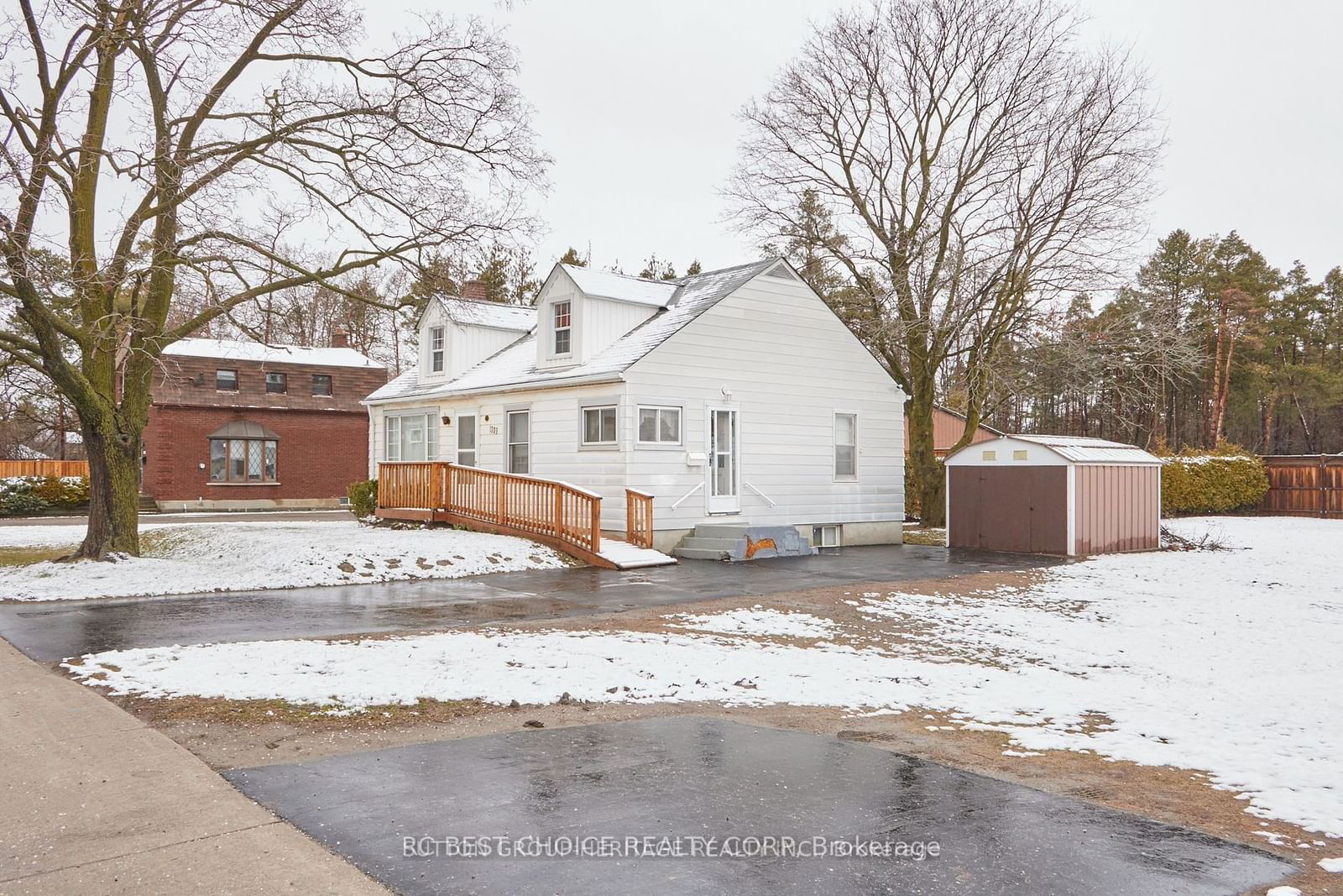 Building at 1705 Simcoe Street, Oshawa, Samac