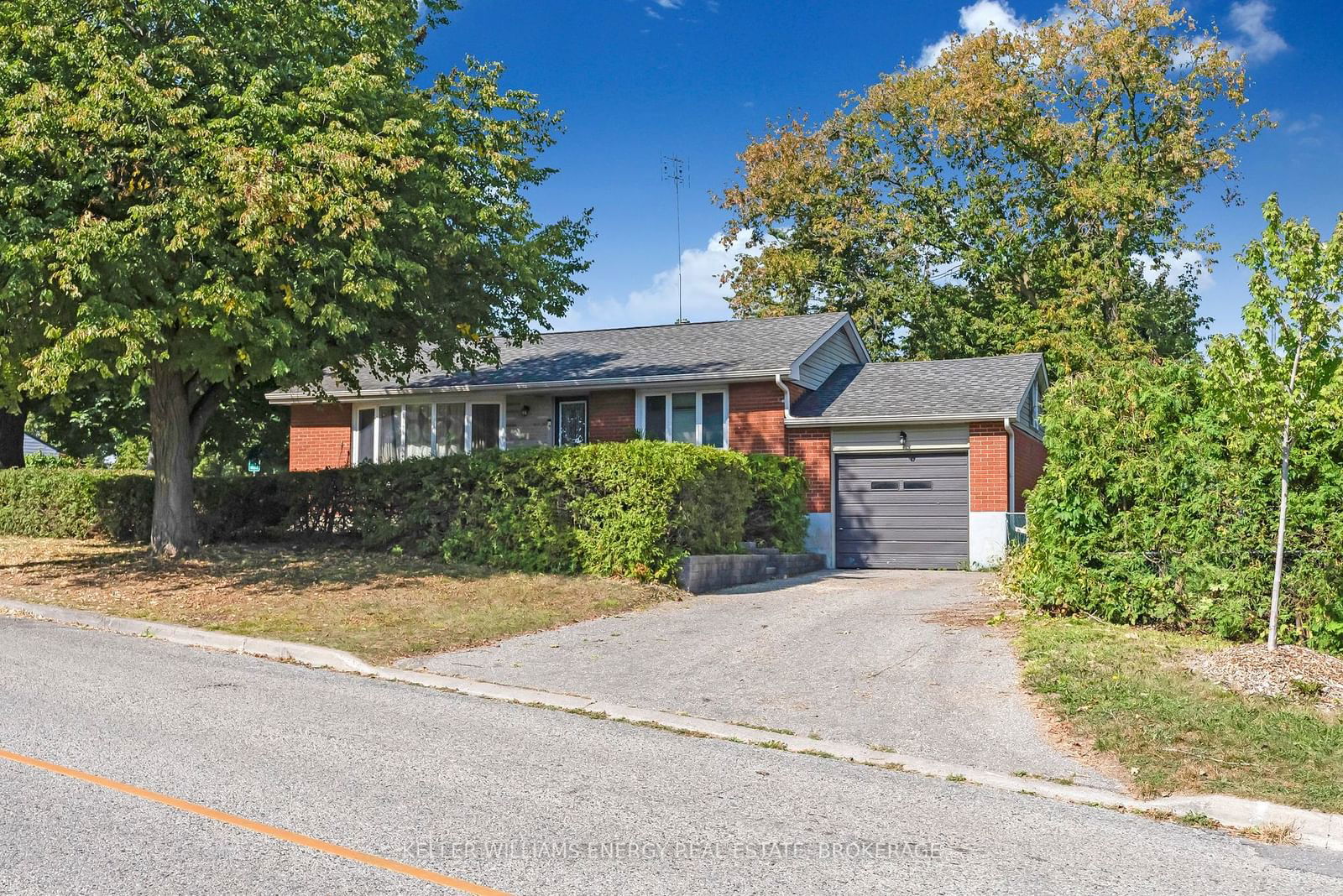 Detached House for sale at 33 Beatty Road, Ajax, Central, L1S 1Z1 - MLS: E11931733