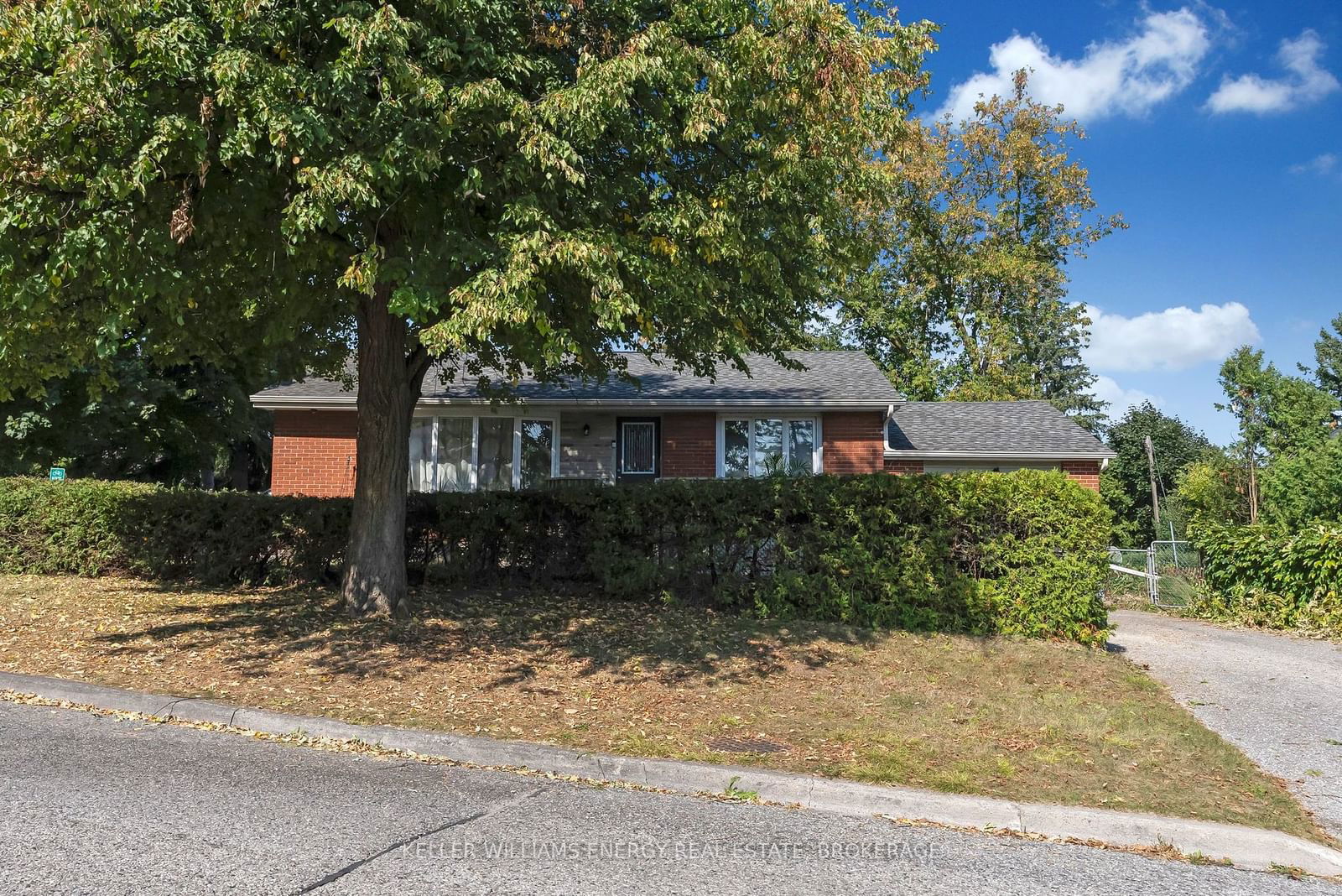 Detached House sold at 33 Beatty Road, Ajax, Central, L1S 1Z1 - MLS: E11931733