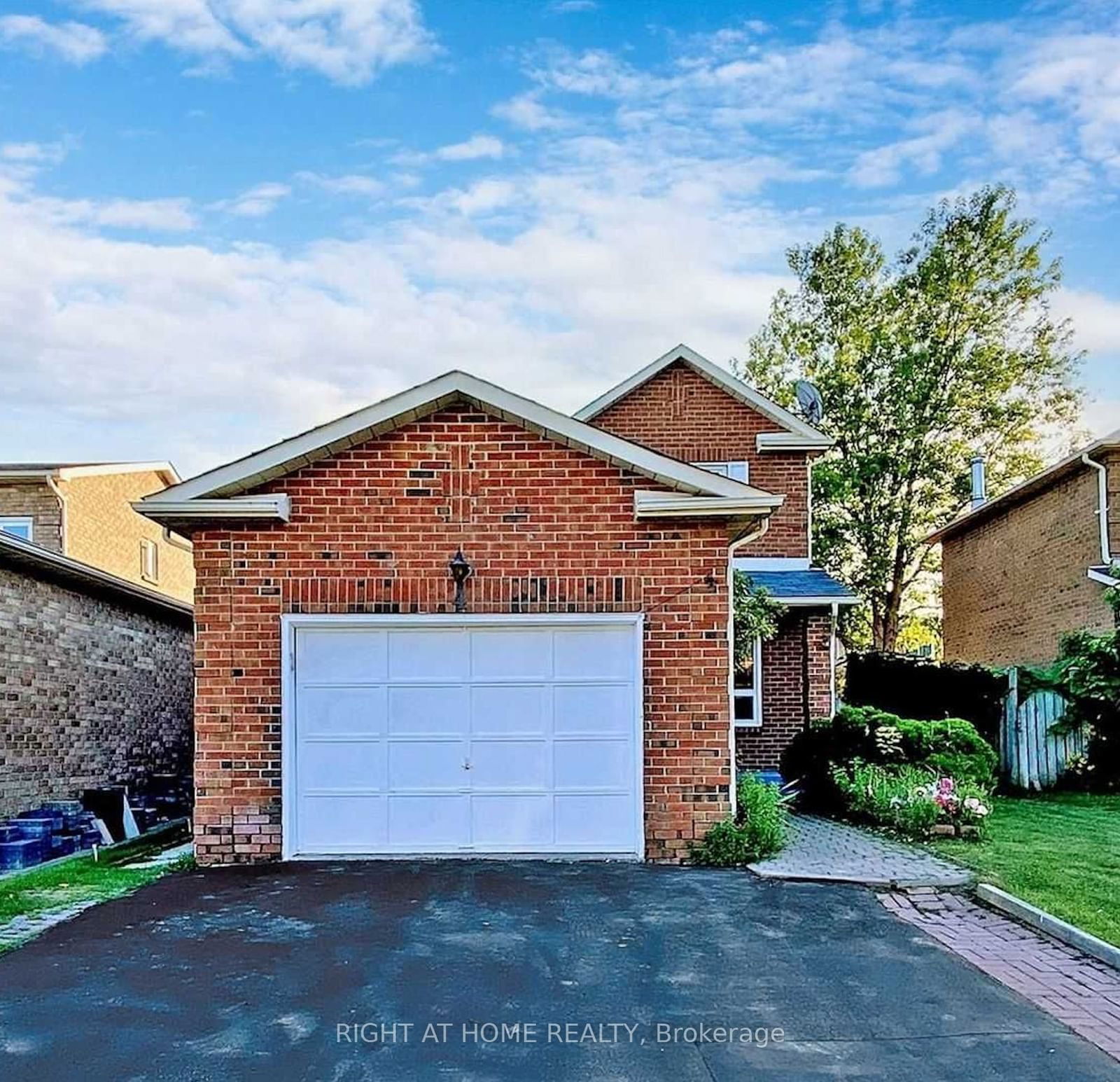 Detached House for lease at 4 Carrick Avenue, Ajax, Central West, L1T 2M9 - MLS: E11932140