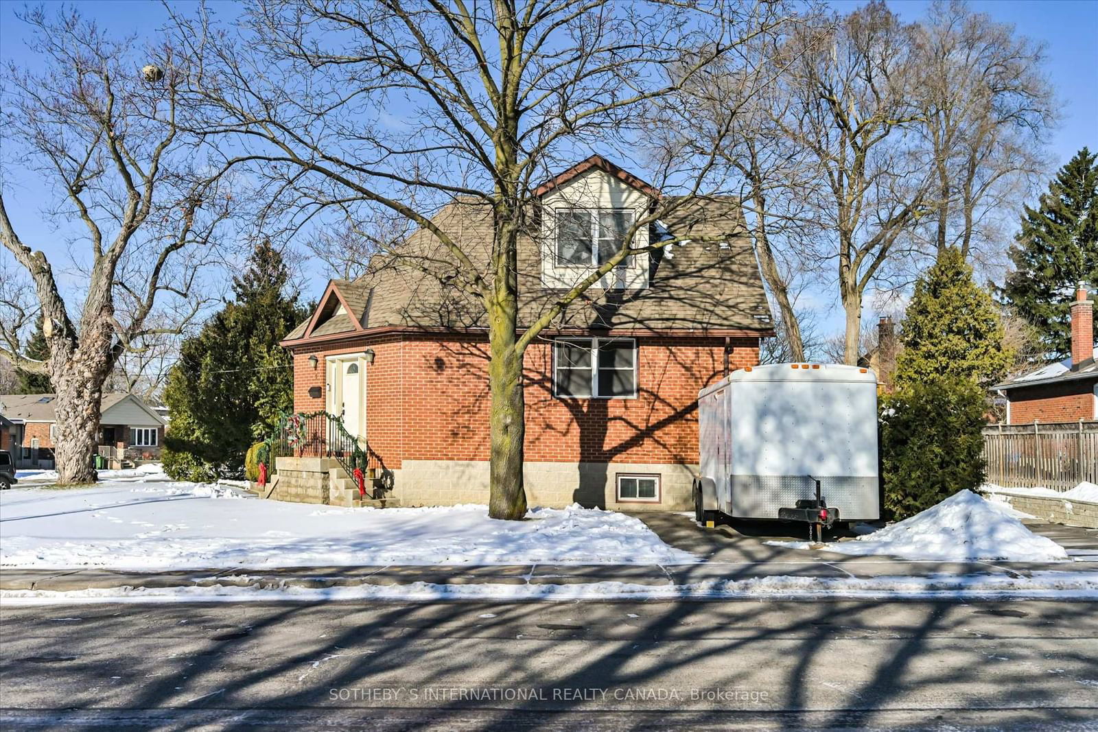 Detached House leased at 1 Squires Avenue, Toronto, O'Connor-Parkview, M4B 2R2 - MLS: E11932532