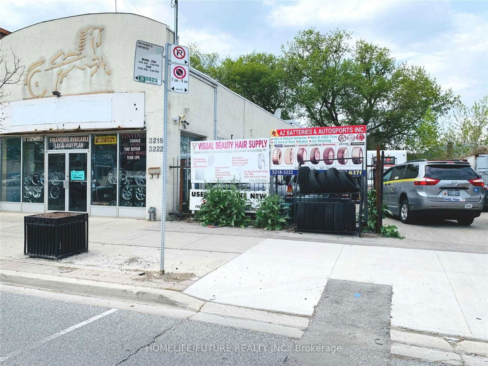 Building at 3218 Danforth Avenue, Toronto, Oakridge