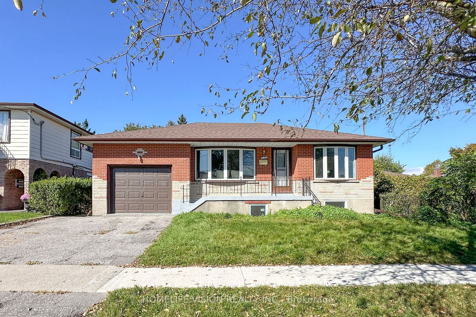 Detached House for sale at 530 Dean Avenue, Oshawa, Central, L1H 3E5 - MLS: E11932995