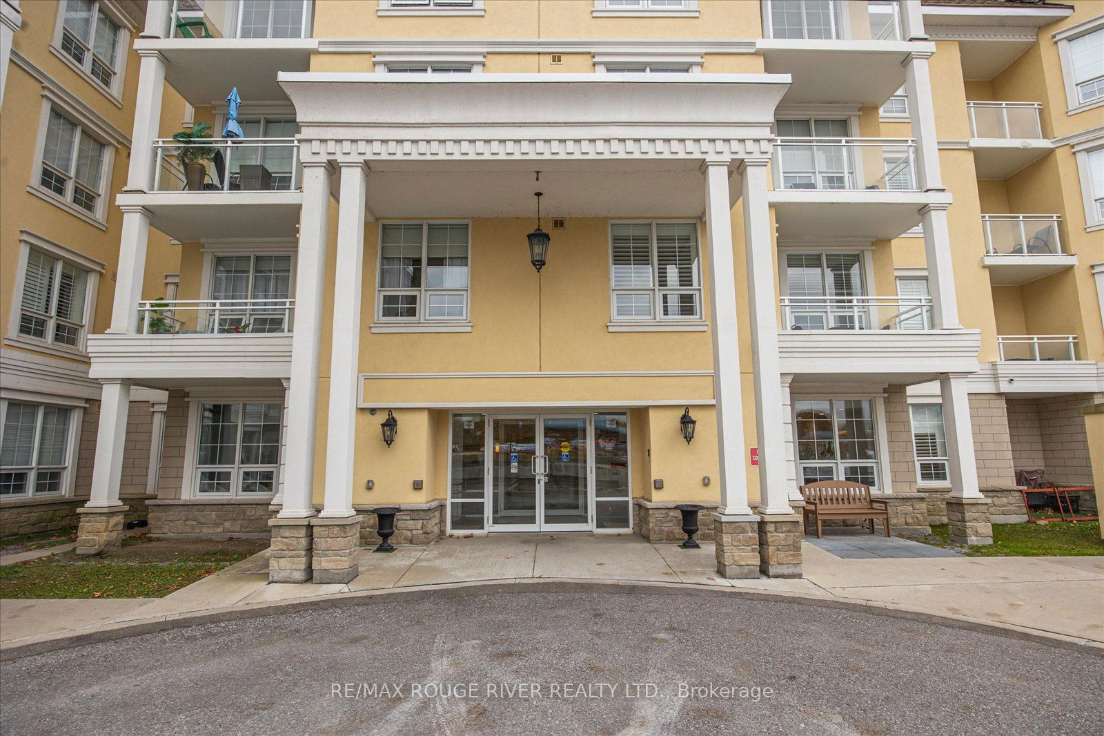 Condo sold at 312-21 Brookhouse Drive, Clarington, Newcastle, L1B 0V4 - MLS: E11933542