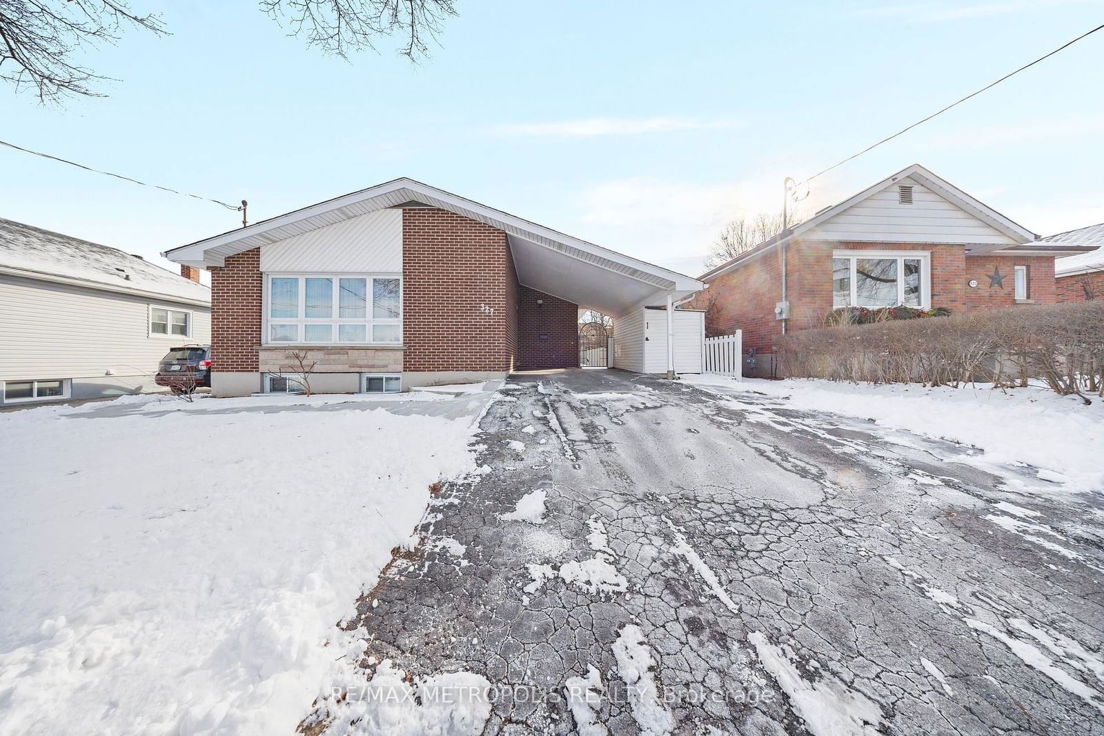 Detached House sold at 327 Ballard Street, Oshawa, Lakeview, L1H 3N9 - MLS: E11933638