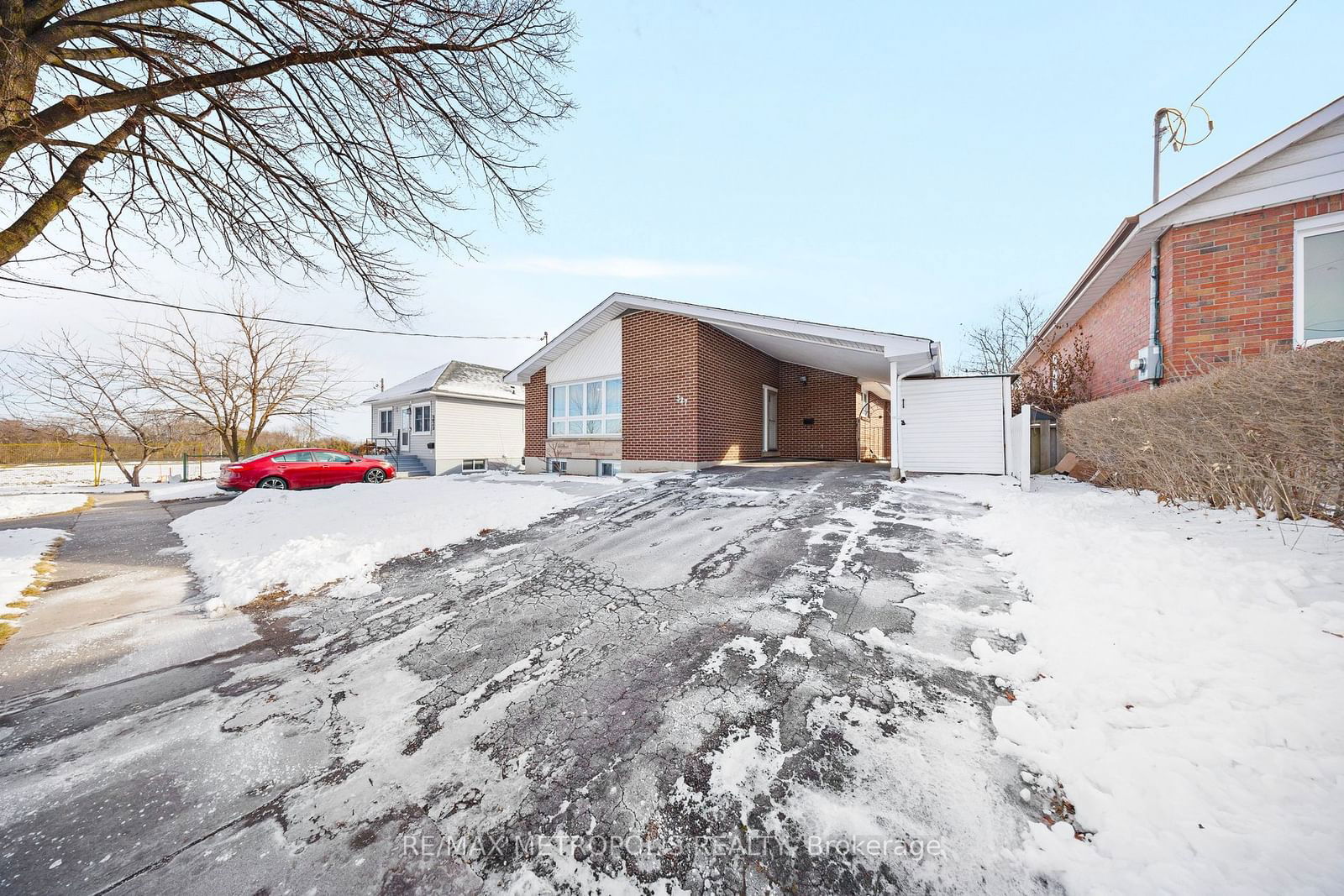 Detached House sold at 327 Ballard Street, Oshawa, Lakeview, L1H 3N9 - MLS: E11933638