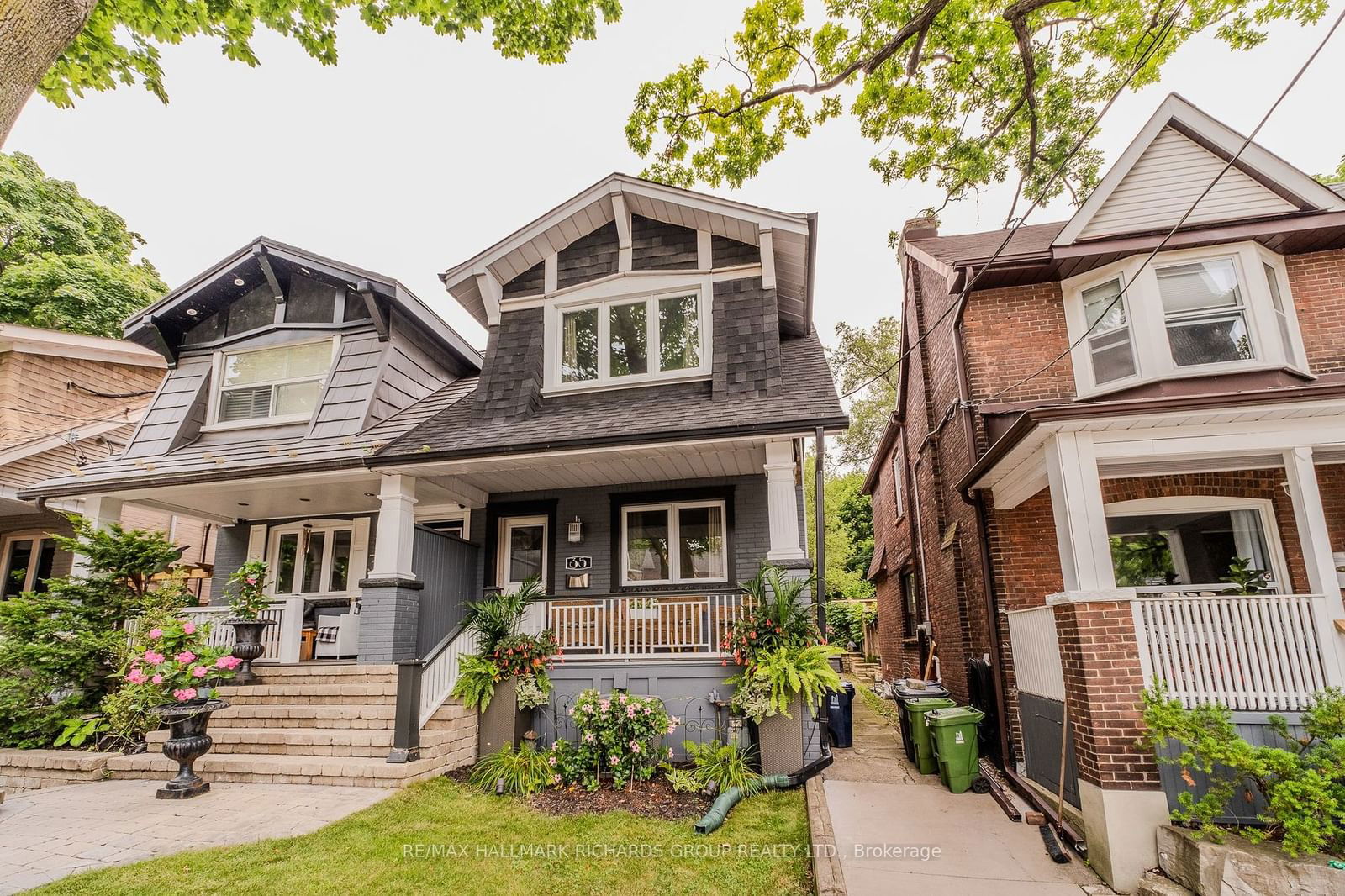 Semi-Detached House sold at 35 Kingsmount Park Road, Toronto, Woodbine Corridor, M4L 3L2 - MLS: E11933859