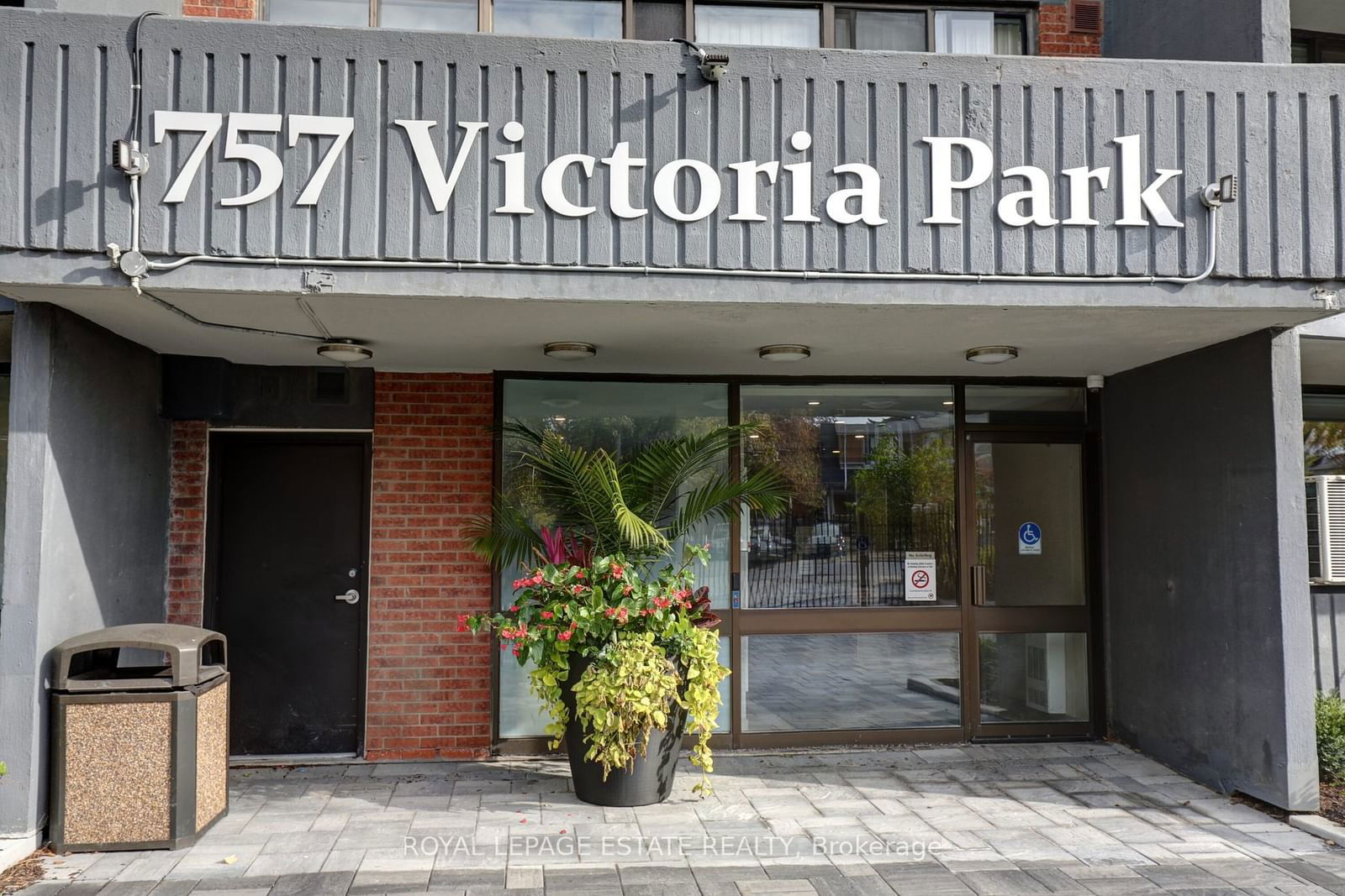 Condo sold at 906-757 Victoria Park Avenue, Toronto, Oakridge, M4C 5N8 - MLS: E11934006