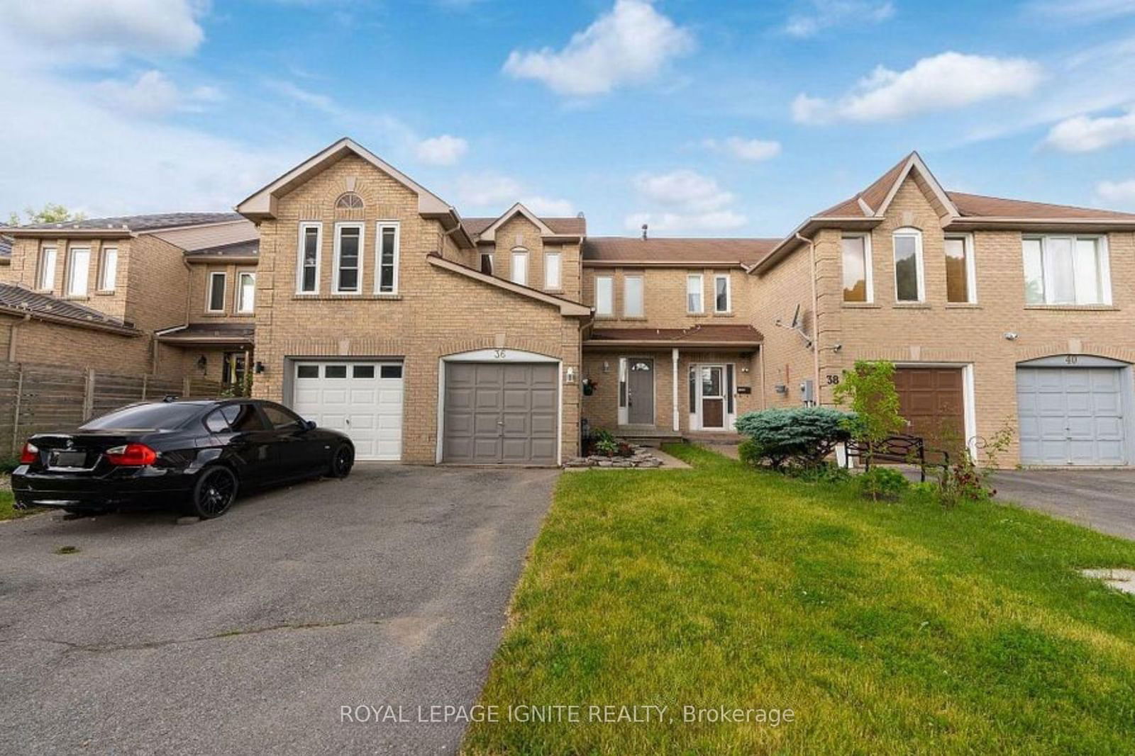 Townhouse for lease at 36 Pinebrook Crescent, Whitby, Williamsburg, L1R 2J7 - MLS: E11934199