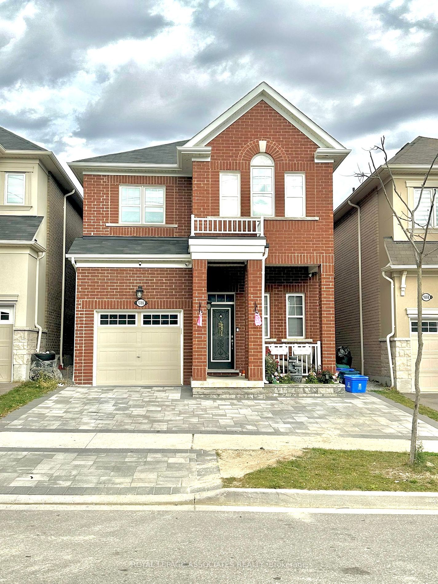 Detached House for lease at 1066 Cameo Street, Pickering, Rural Pickering, L1X 0G2 - MLS: E11934238