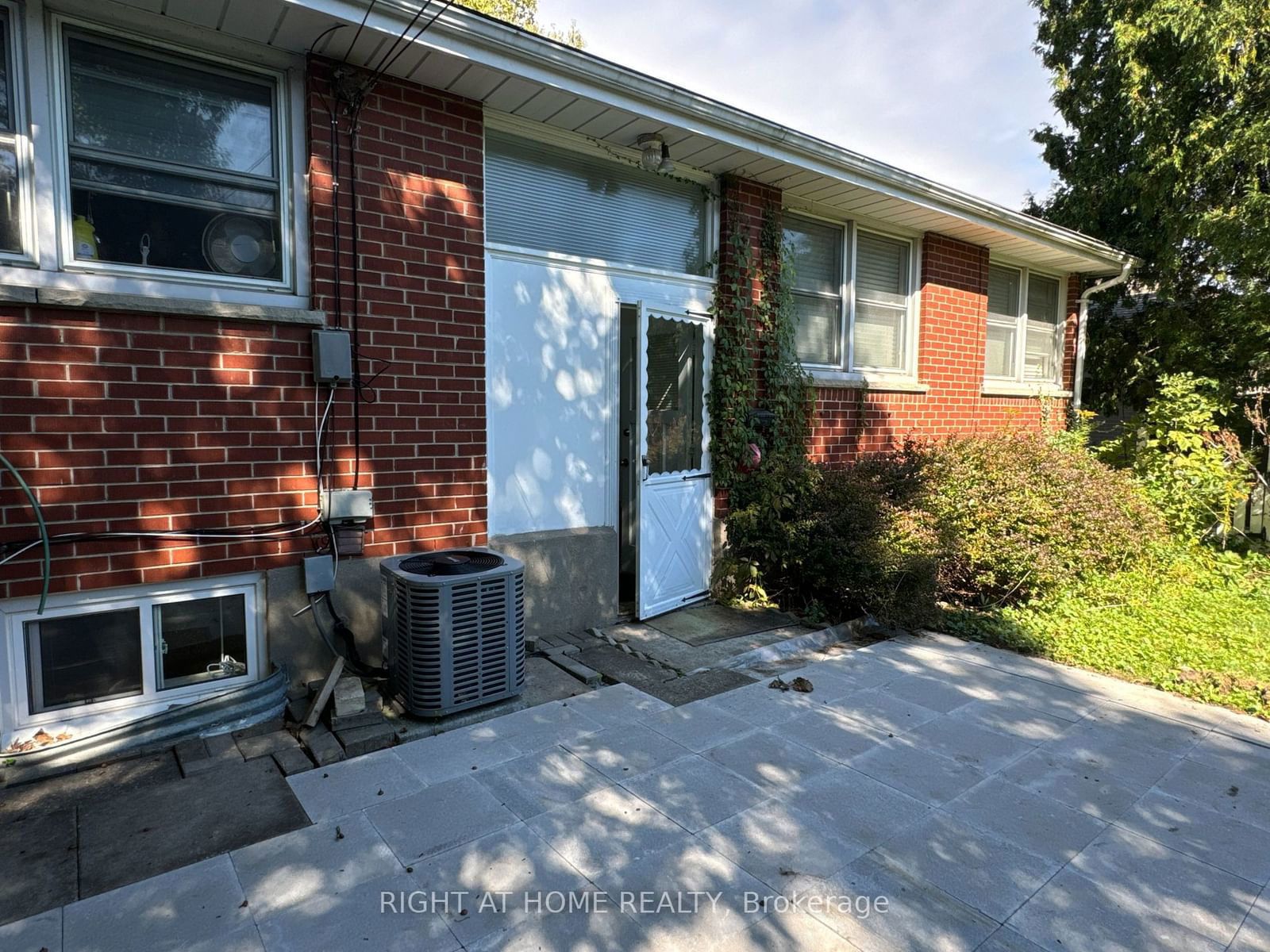 Detached House for lease at Bsmt-77 Churchill Avenue, Oshawa, Centennial, L1G 3K7 - MLS: E11934421