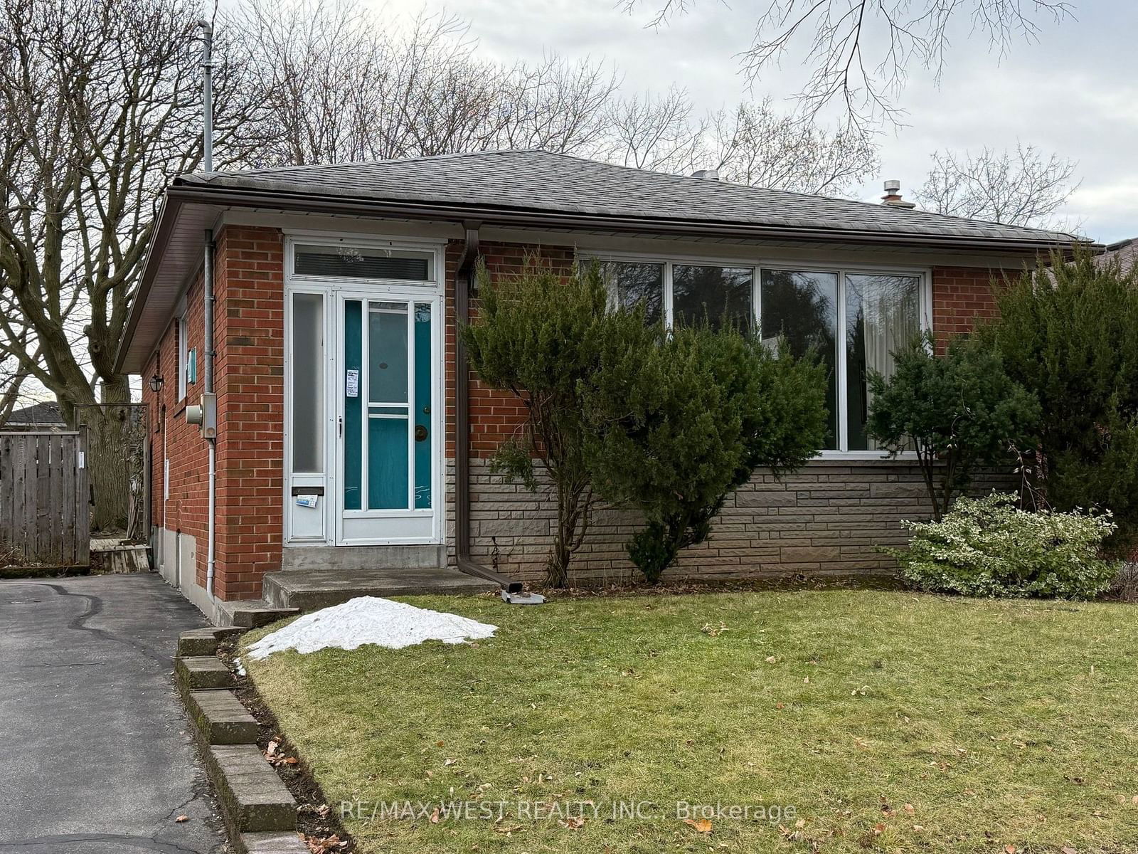 Detached House sold at 15 arnott Street, Toronto, Bendale, M1K 4B5 - MLS: E11935418