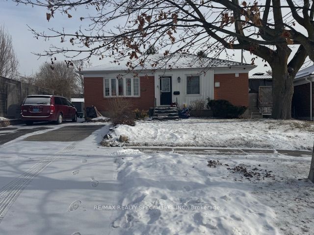 Detached House sold at 1101 Cloverdale Street, Oshawa, Lakeview, L1H 4E3 - MLS: E11935716