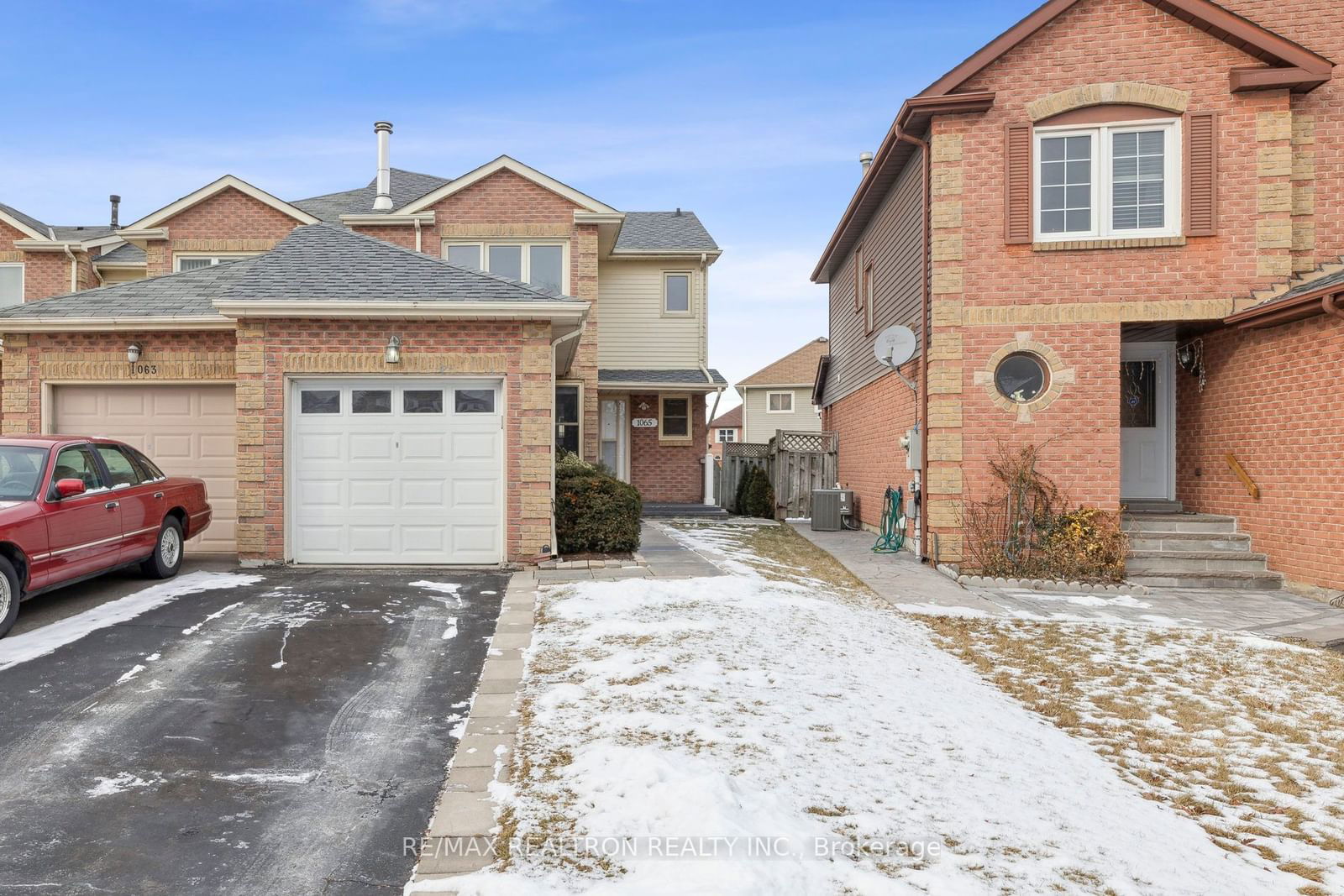 Townhouse for sale at 1065 Rathmore Crescent, Pickering, Liverpool, L1V 5A3 - MLS: E11935990