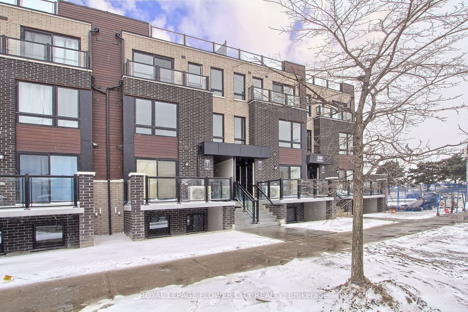 Townhouse leased at 10-235 Mclevin Avenue, Toronto, Malvern, M1B 0E8 - MLS: E11936215