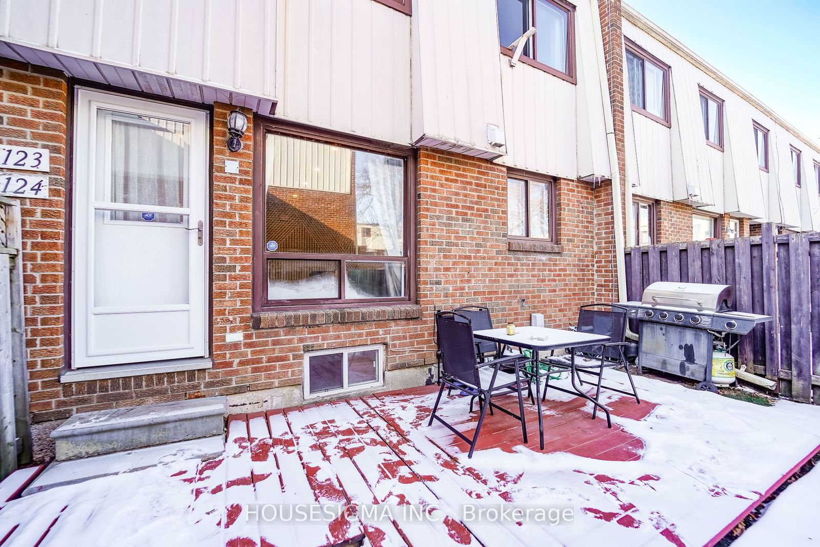 Townhouse sold at 124-1100 Oxford Street, Oshawa, Lakeview, L1J 6G4 - MLS: E11936284