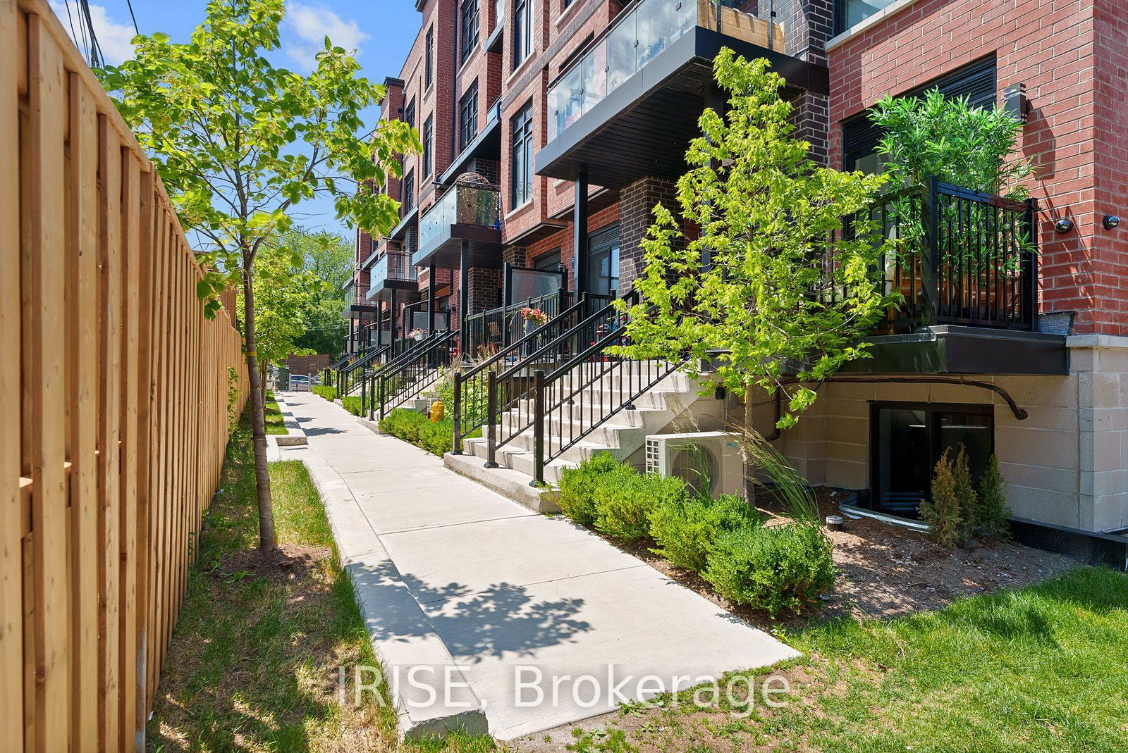 Townhouse for lease at 305-485 Logan Avenue, Toronto, South Riverdale, M4M 2P5 - MLS: E11936442