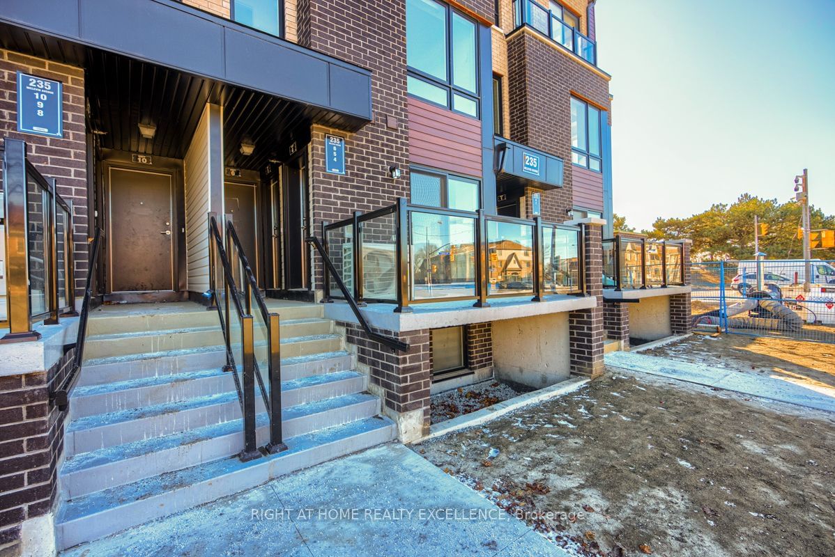 Townhouse for lease at 6-235 Mclevin Avenue, Toronto, Malvern, M1B 0E8 - MLS: E11937463