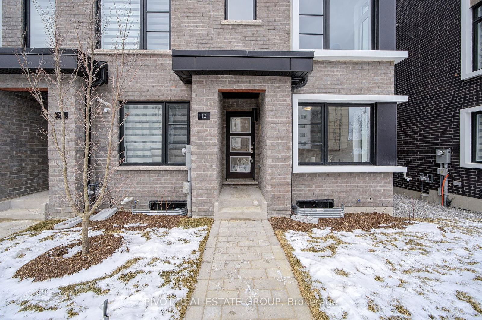 Townhouse sold at 16 Akil Thomas Gdns, Toronto, Bendale, M1P 3J4 - MLS: E11937564