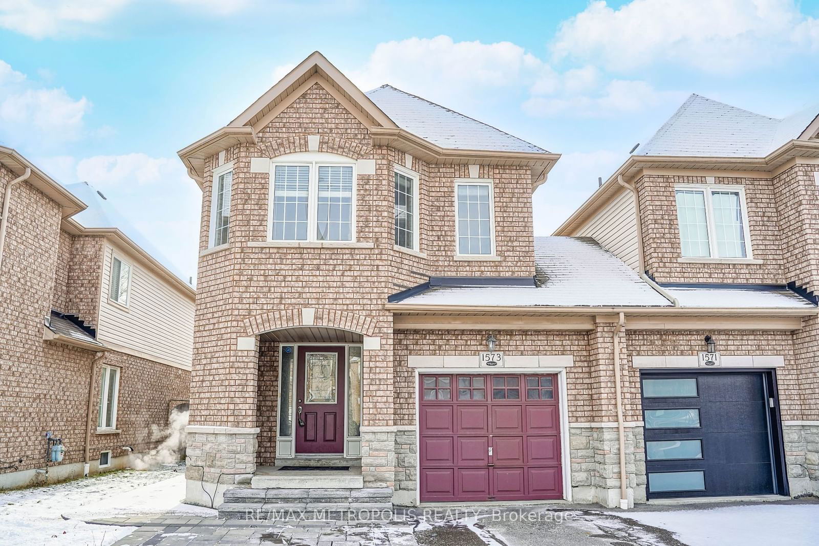 Townhouse sold at 1573 Greenmount Street, Pickering, Brock Ridge, L1X 2J2 - MLS: E11937940