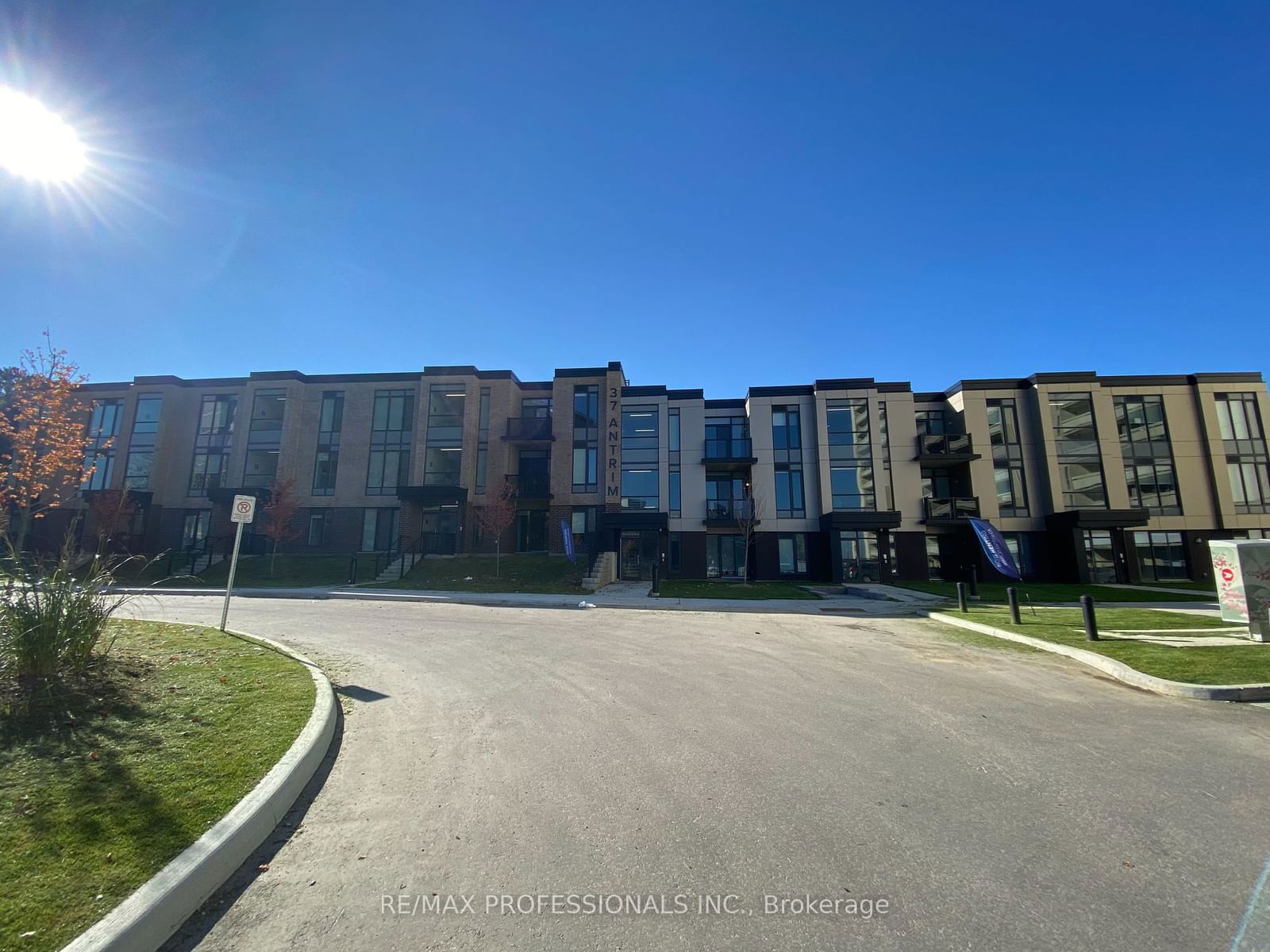 Townhouse for lease at 103-37 Antrim Crescent, Toronto, Dorset Park, M1P 0E8 - MLS: E11938056