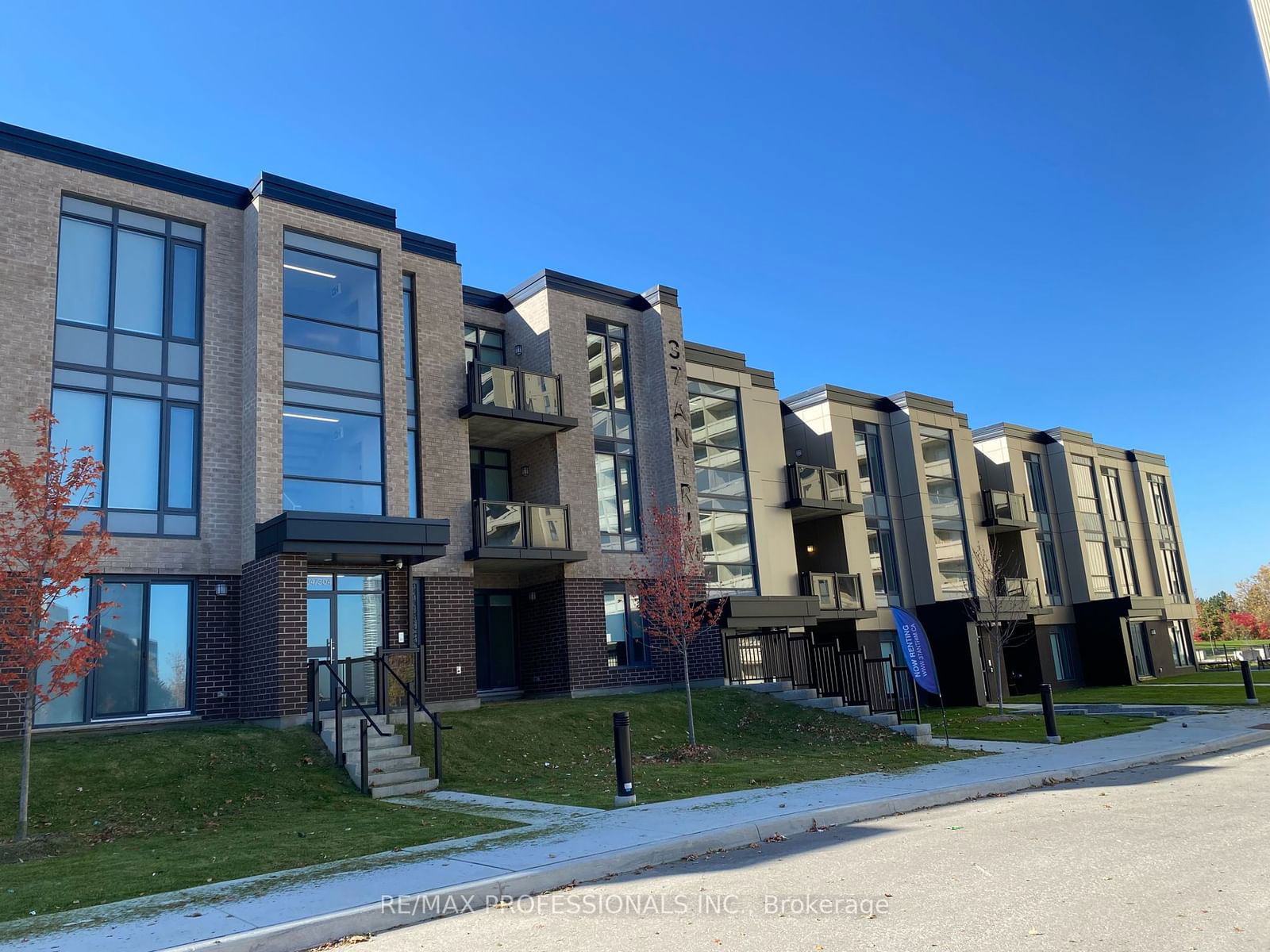 Townhouse for lease at 103-37 Antrim Crescent, Toronto, Dorset Park, M1P 0E8 - MLS: E11938056