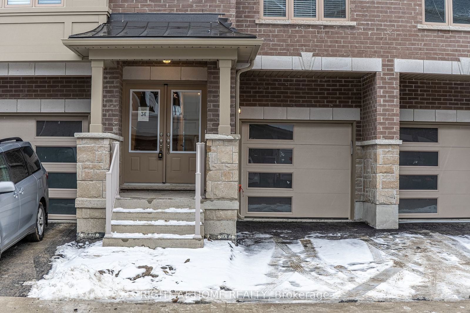 Townhouse for sale at 104 Bavin Street, Clarington, Bowmanville, L1C 7H5 - MLS: E11938444