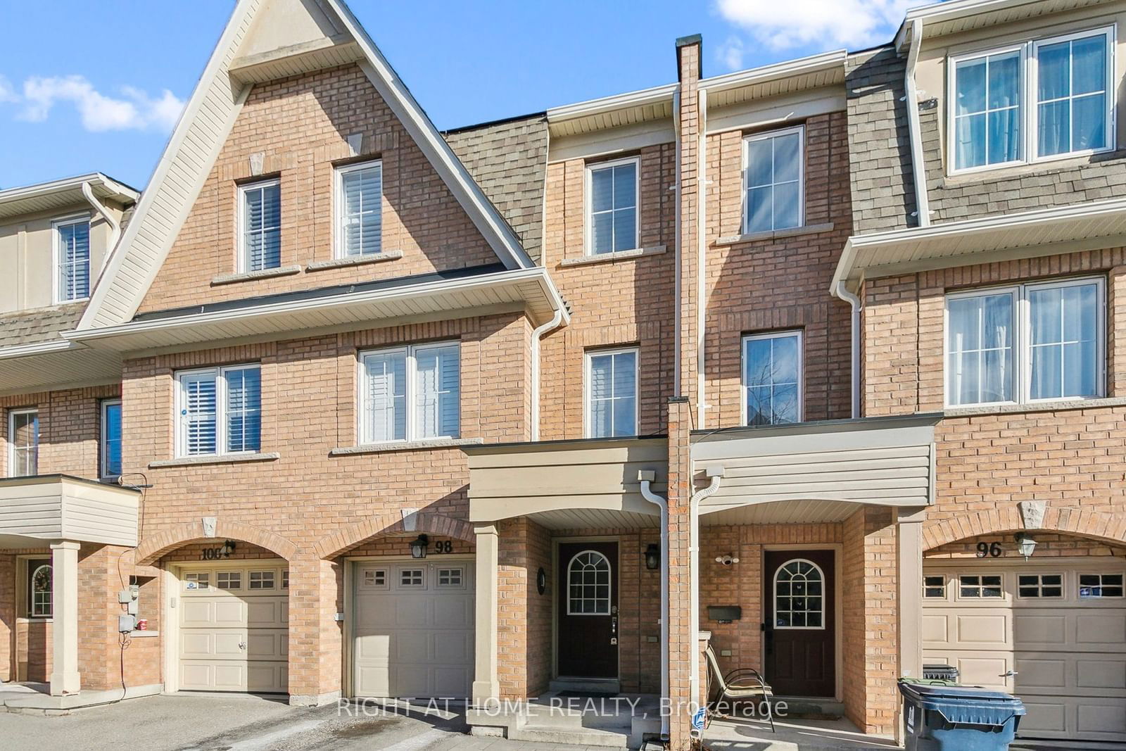 Townhouse for sale at 98 Jenkinson Way, Toronto, Dorset Park, M1P 5H4 - MLS: E11938502