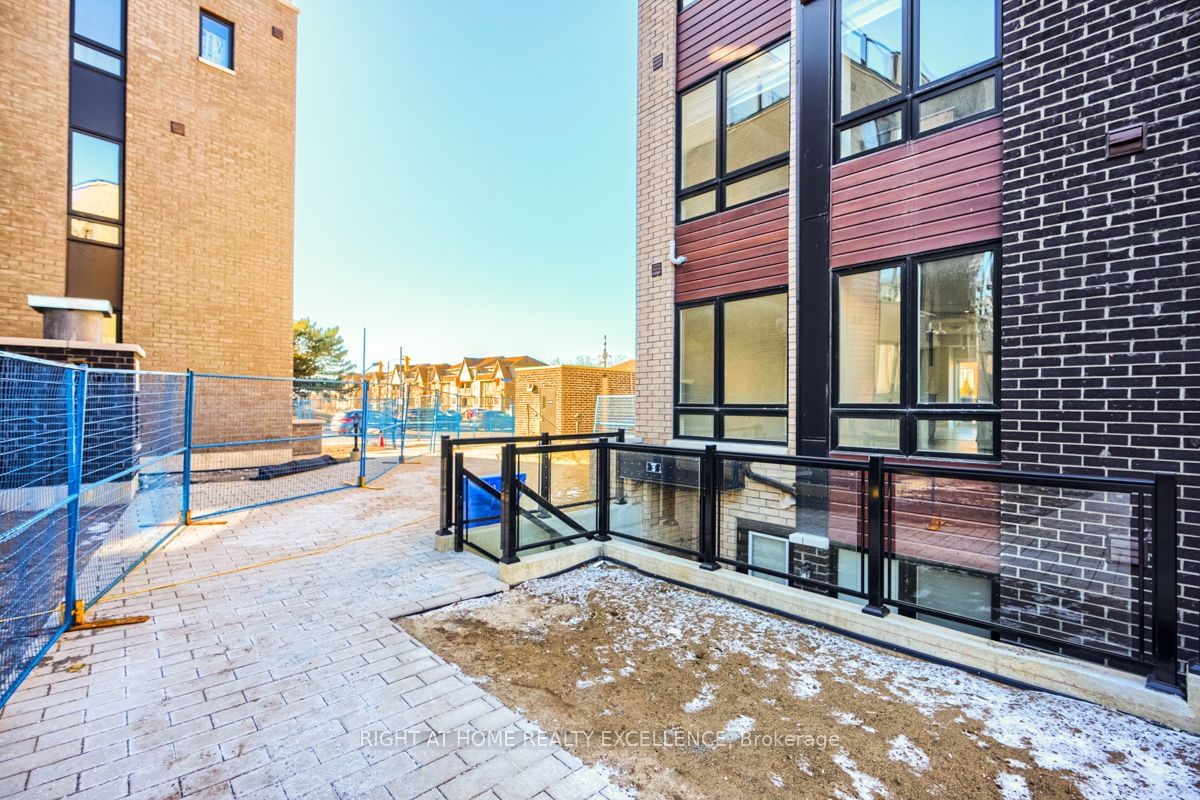 Townhouse for lease at 3-235 Mclevin Avenue, Toronto, Malvern, M1B 0E8 - MLS: E11938644