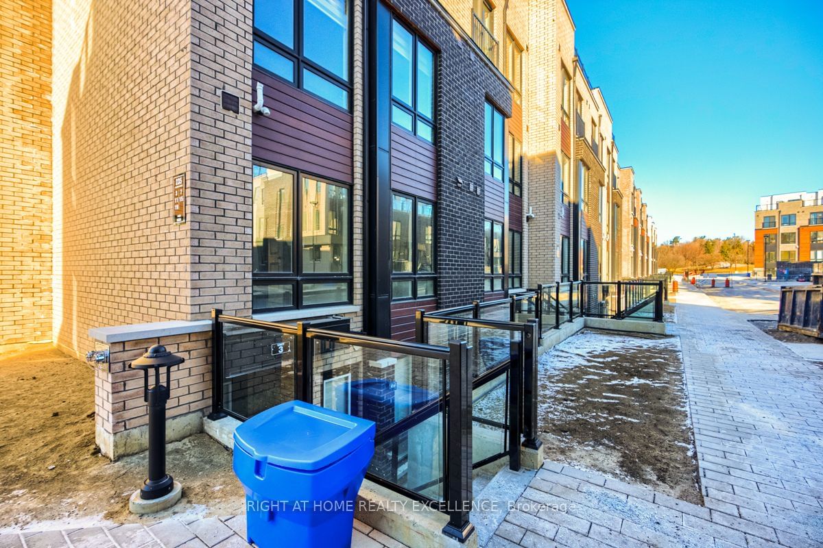 Townhouse for lease at 3-235 Mclevin Avenue, Toronto, Malvern, M1B 0E8 - MLS: E11938644