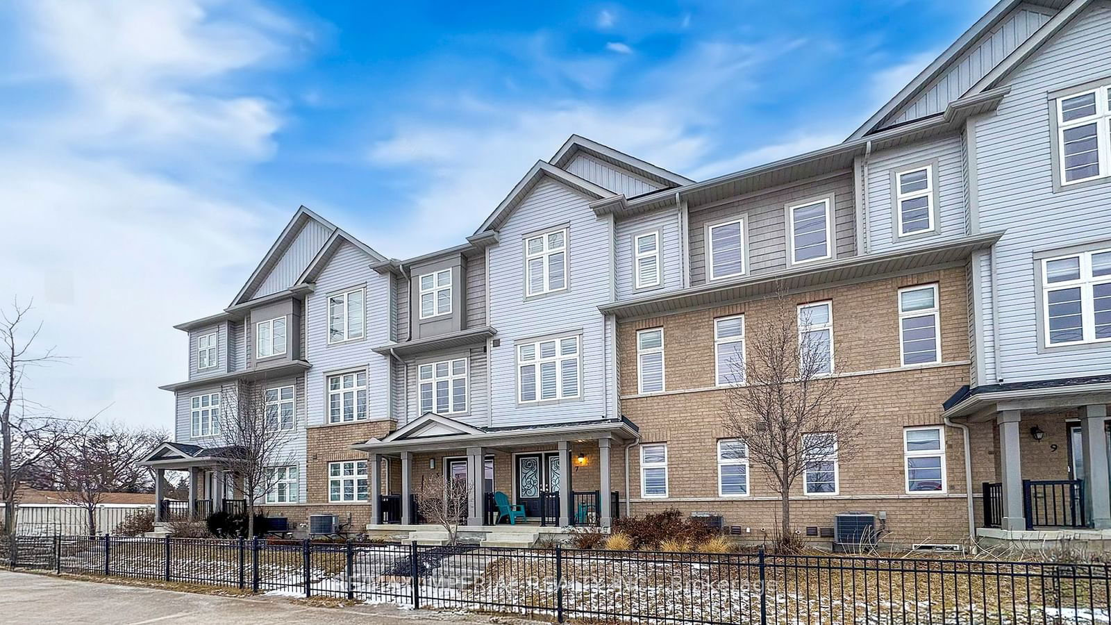 Townhouse for sale at 7 Cornerside Way, Whitby, Brooklin, L1M 0L8 - MLS: E11938719