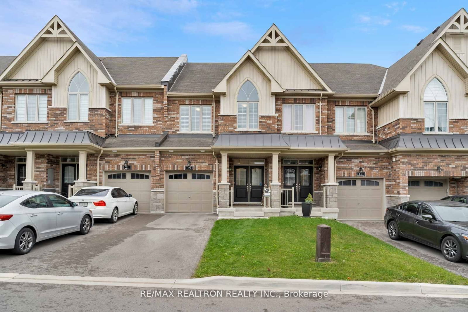 Townhouse for lease at 19 Sutcliffe Drive, Whitby, Rolling Acres, L1R 0R2 - MLS: E11938726