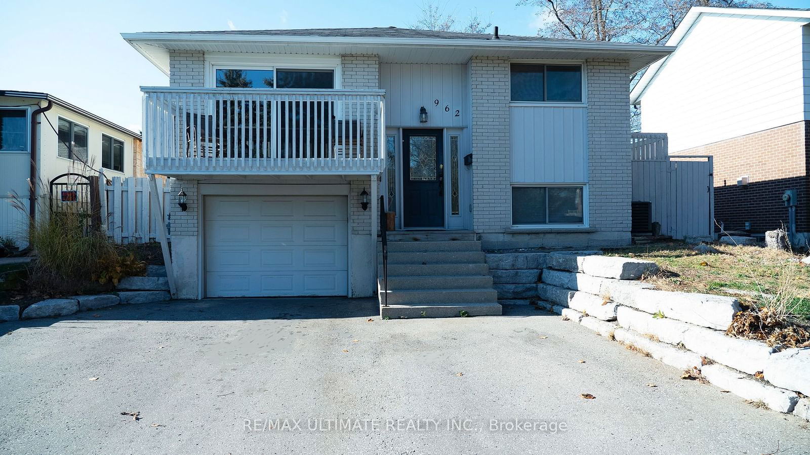 Building at 962 Central Park Boulevard, Oshawa, Centennial