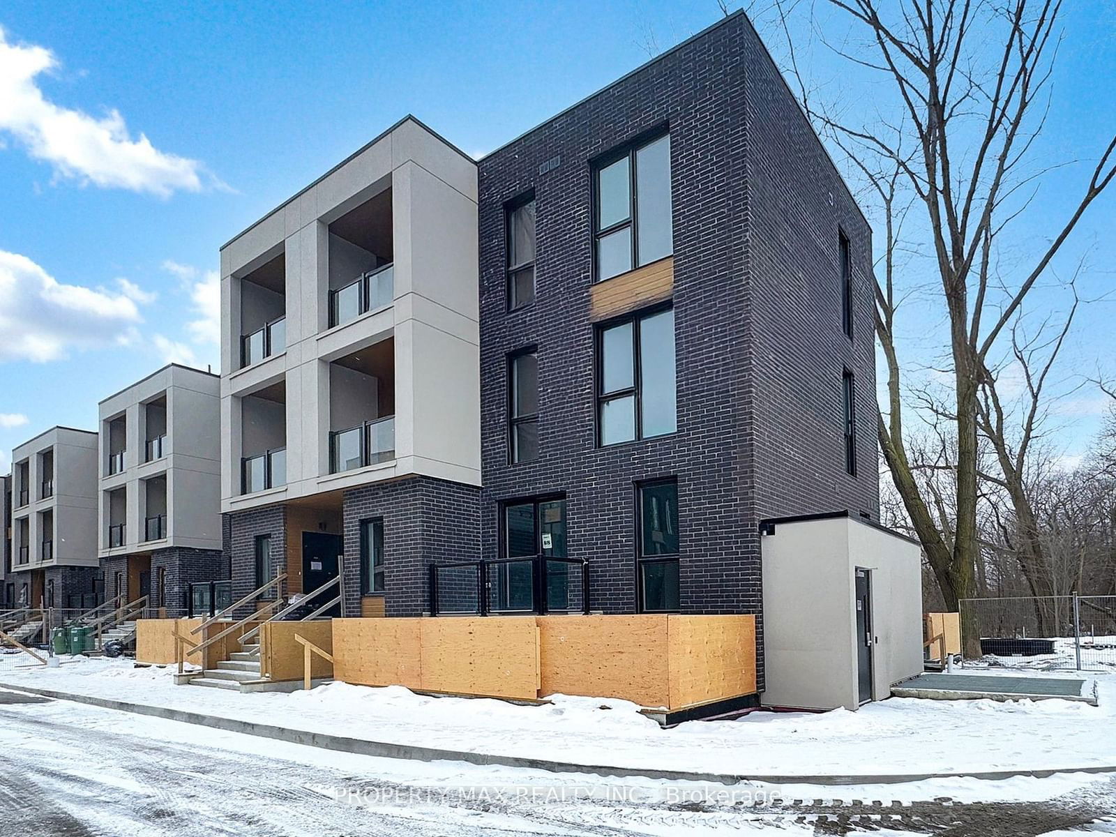 Townhouse leased at 5-174 Clonmore Drive, Toronto, Birchcliffe-Cliffside, M1N 0B9 - MLS: E11940319