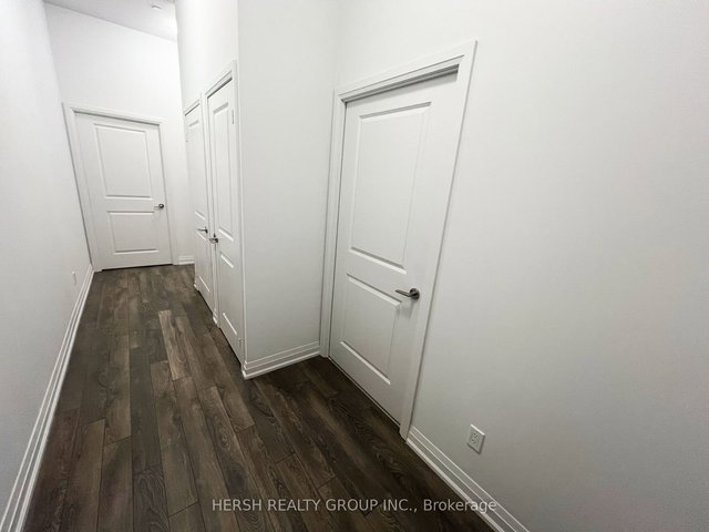 101 - 10 Meadowglen Place