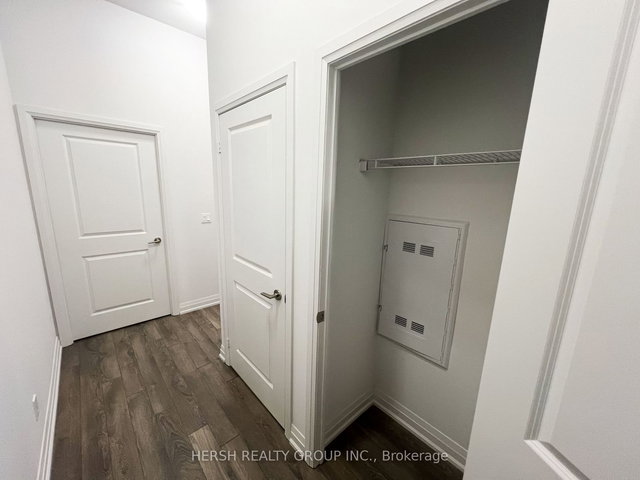 101 - 10 Meadowglen Place