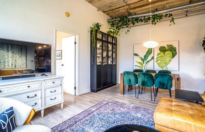 211-300 Coxwell Avenue, Toronto, Ontario image-0-3