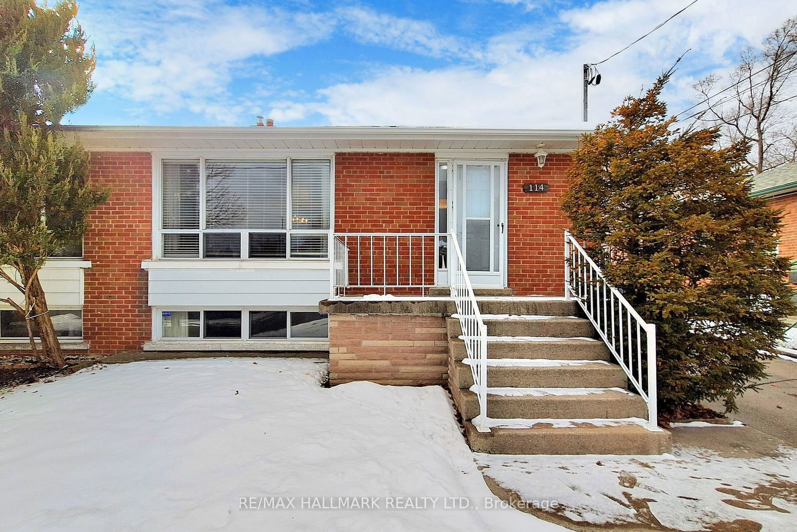 Semi-Detached House sold at 114 Benjamin Boulevard, Toronto, Kennedy Park, M1K 3P1 - MLS: E11941579