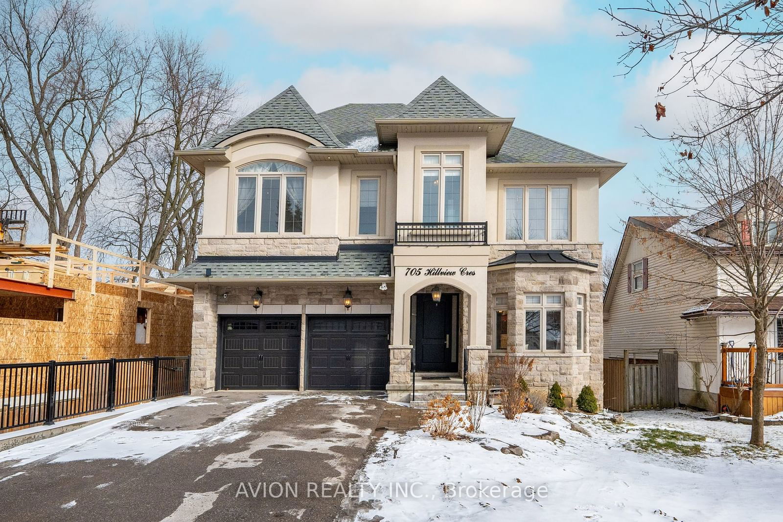 Detached House for sale at 705 Hillview Crescent, Pickering, West Shore, L1W 2R6 - MLS: E11941983