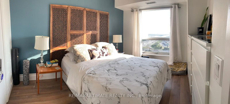 home for lease on 3021-135 Village Green Square