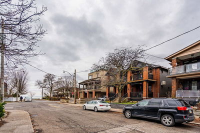20 Wineva Ave, Toronto - The Beaches image-0-2