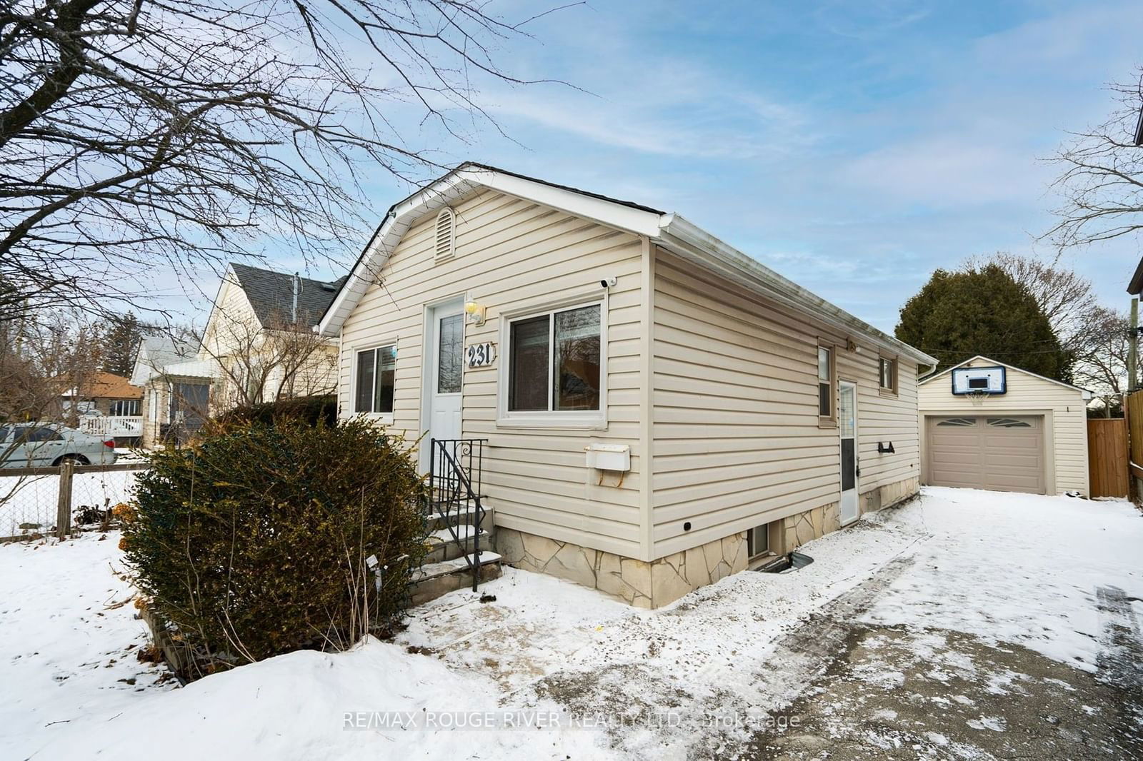 Detached House sold at 231 Roxborough Avenue, Oshawa, O'Neill, L1G 5X1 - MLS: E11943464