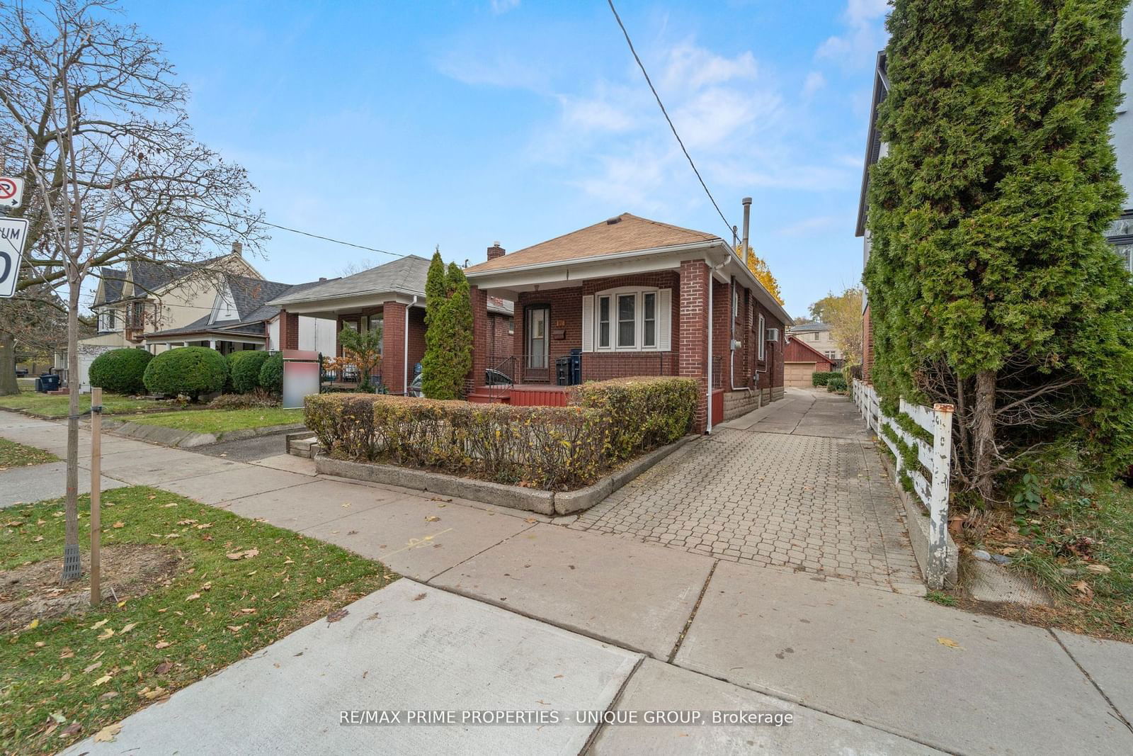 Detached House sold at 174 Gamble Avenue, Toronto, East York, M4J 2P3 - MLS: E11943504